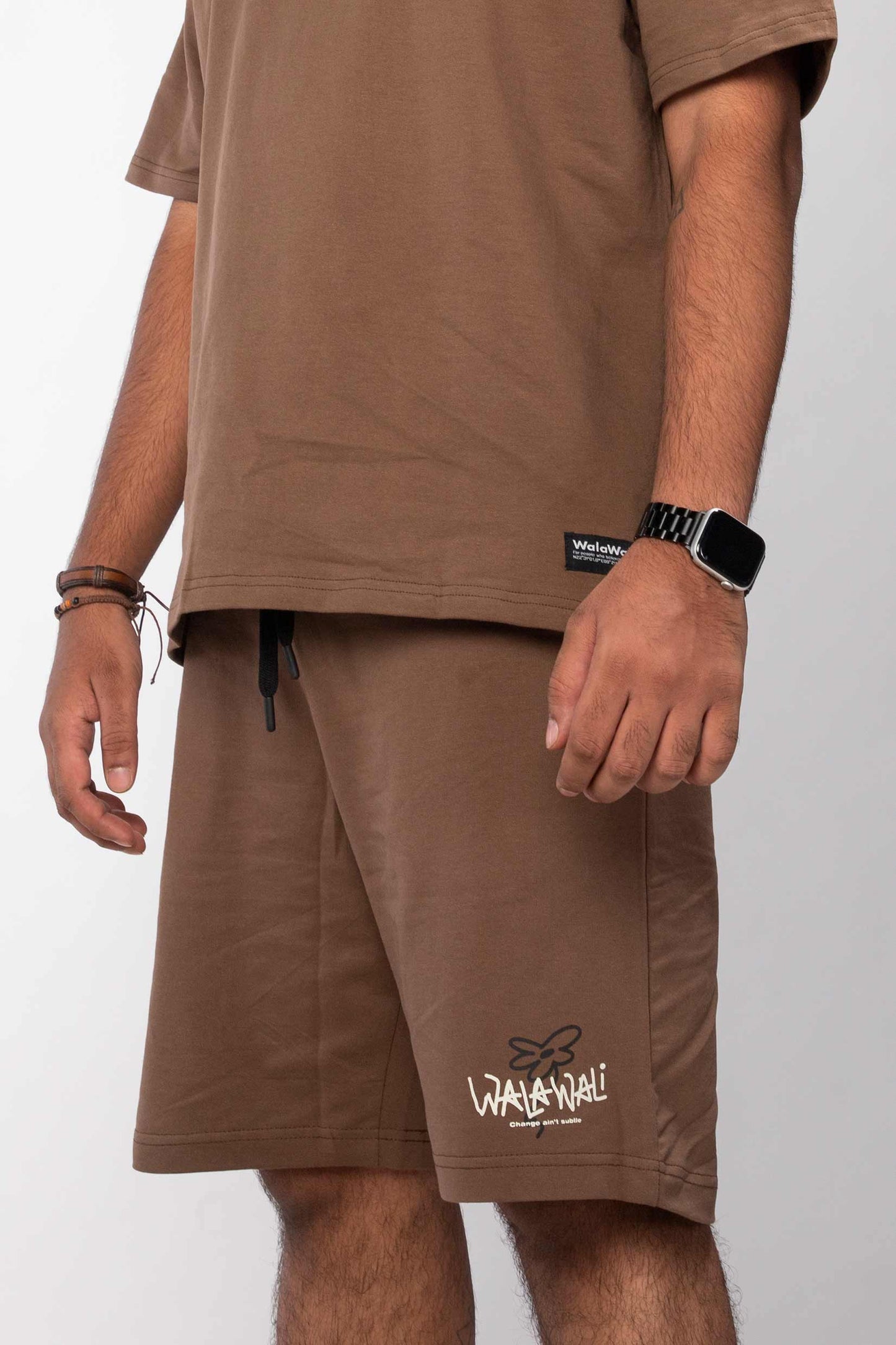 Stylera casual knee length brown shorts with drawstring and logo on leg trendy brown shorts for everyday wear