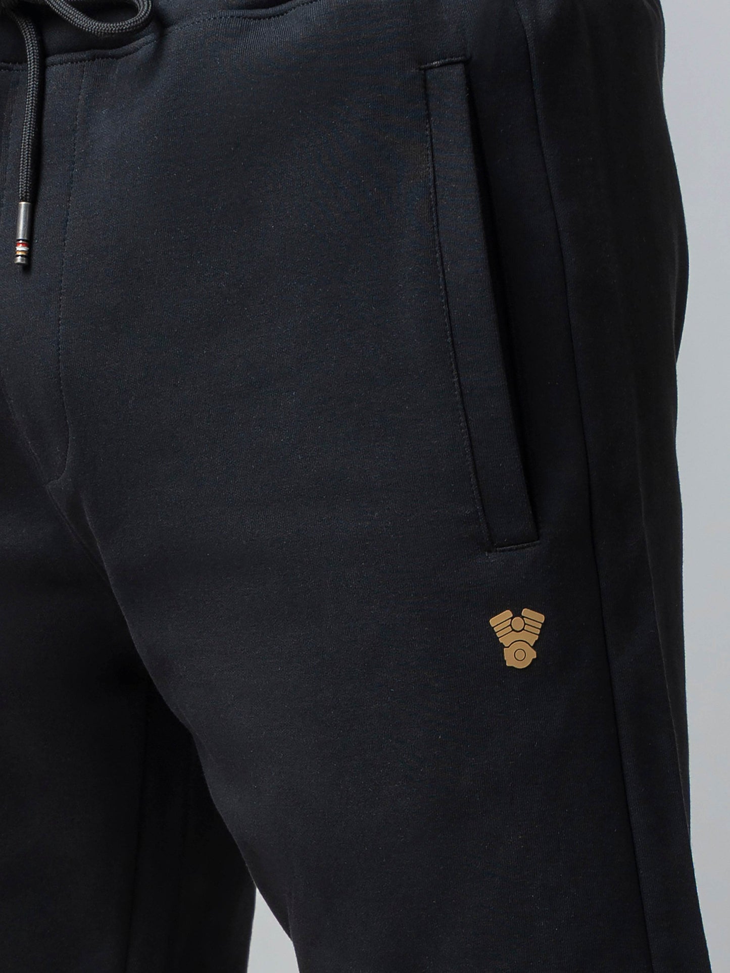 Engyne Black Short Men With Contrast Iconic Emblem Logo
