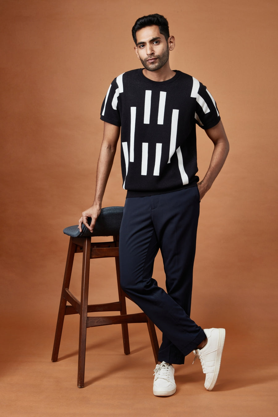 BLACK LINEAR JACQUARD TEE