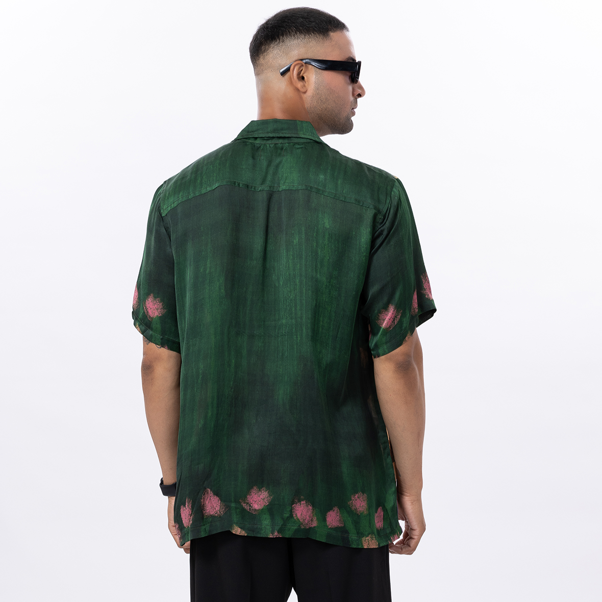 Stylera artistic print short sleeve shirt in green with floral design on the back, perfect for casual wear