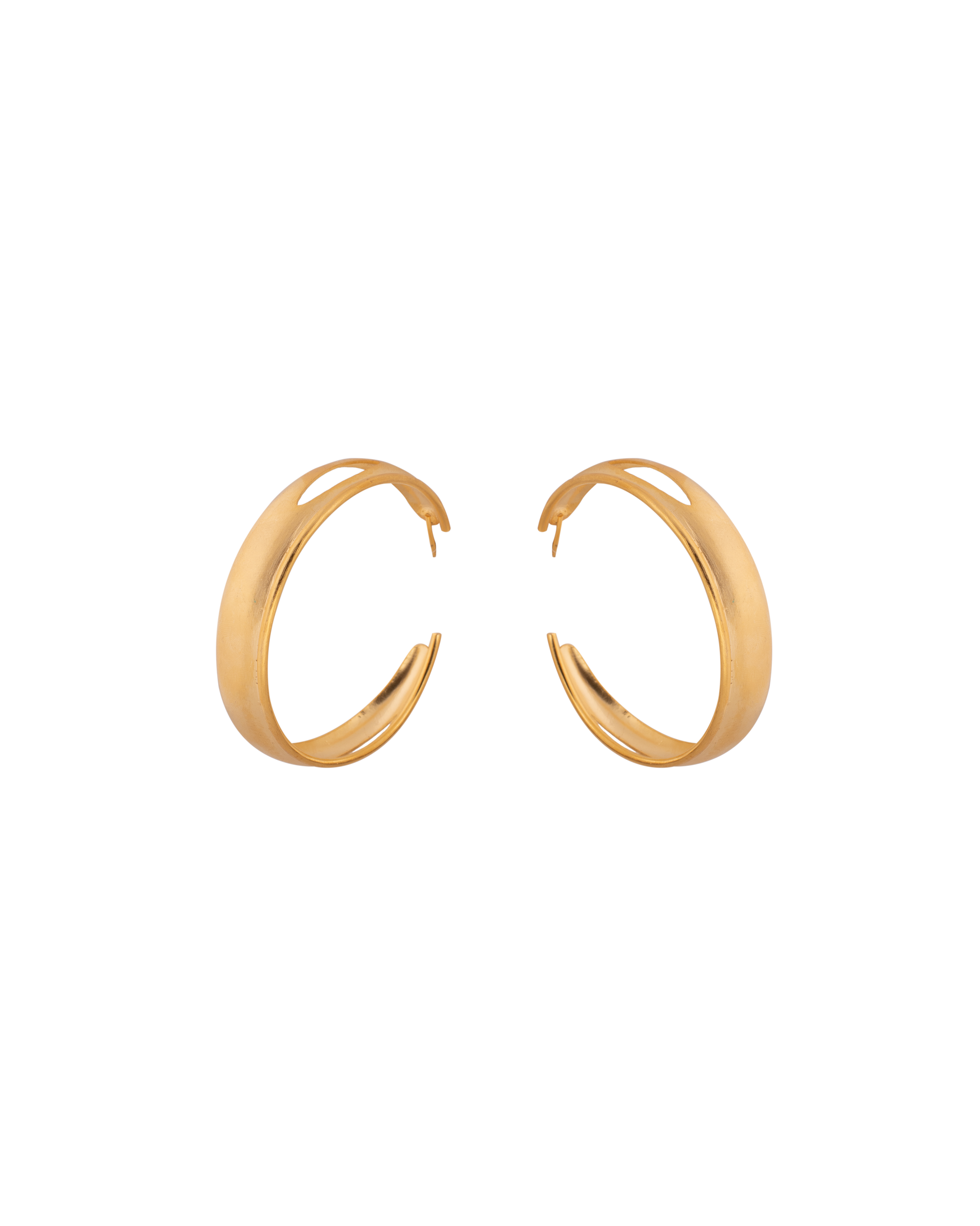 Stylera polished medium gold hoop earrings pair with smooth finish and classic hoop design