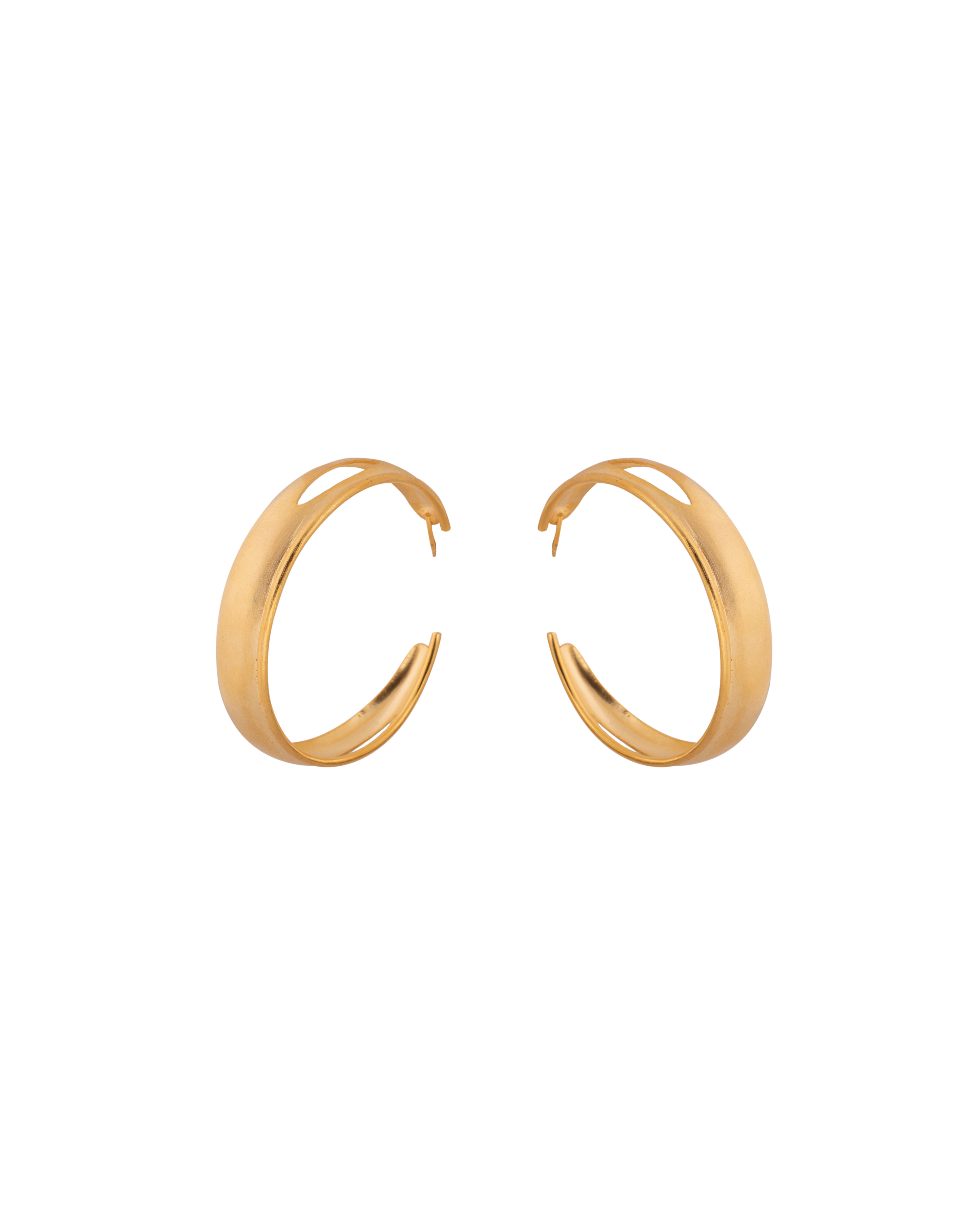 Stylera polished medium gold hoop earrings pair with smooth finish and classic hoop design