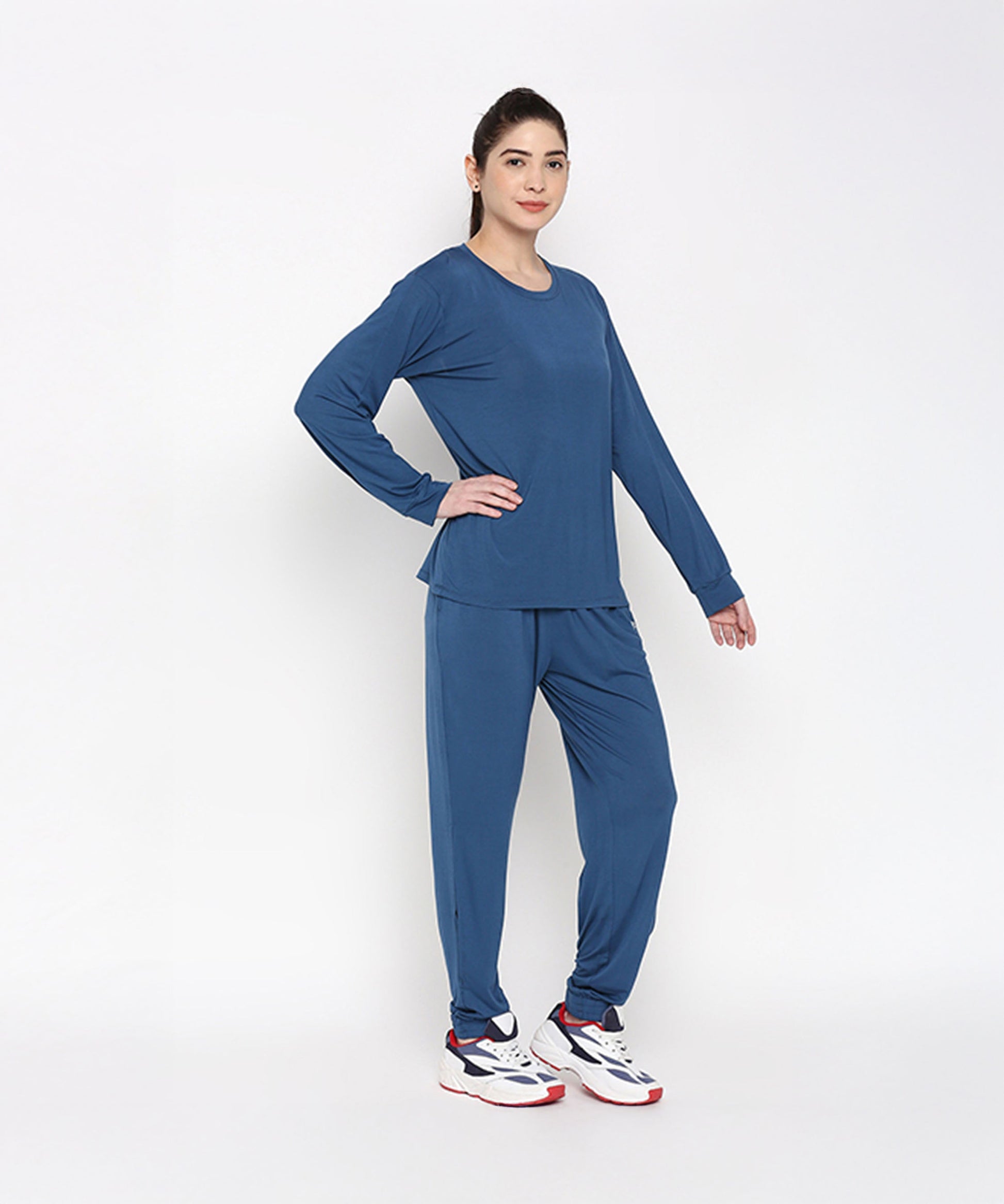 Stylera Atlantic Blue Activewear Set featuring a long sleeve top and matching pants for comfortable workouts