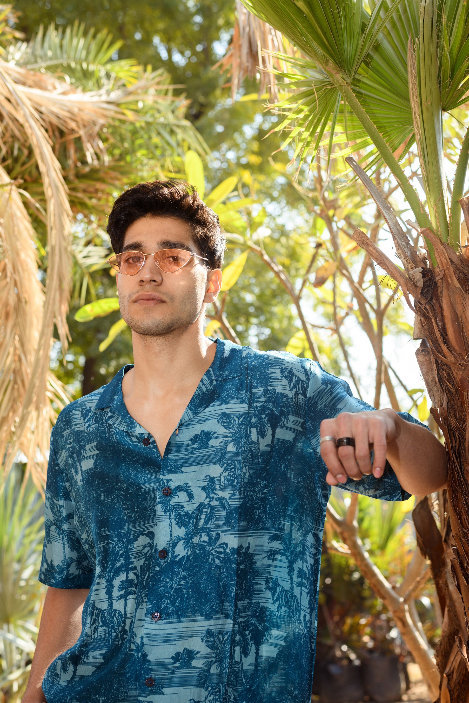 Men's beach tiger print shirt for men in blue with tropical design for casual summer wear