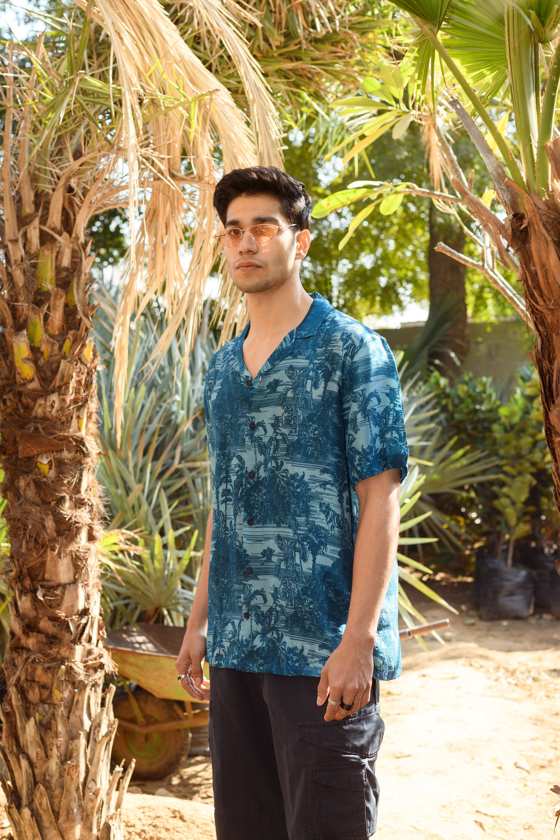 Stylera beach tiger print shirt for men in blue with a relaxed fit, perfect for tropical outings