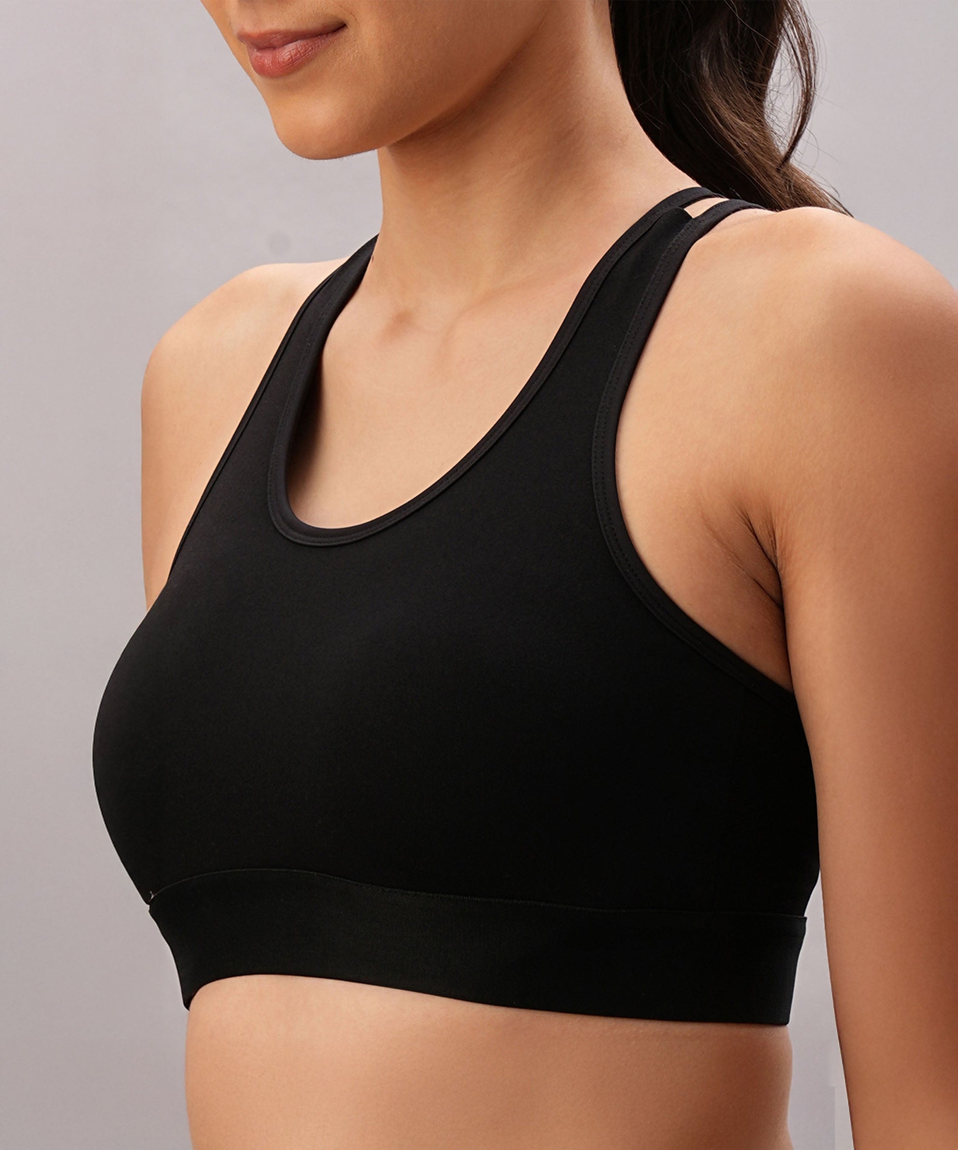 Stylera Black Sports Bra for Women with Comfortable Fit and Stylish Design