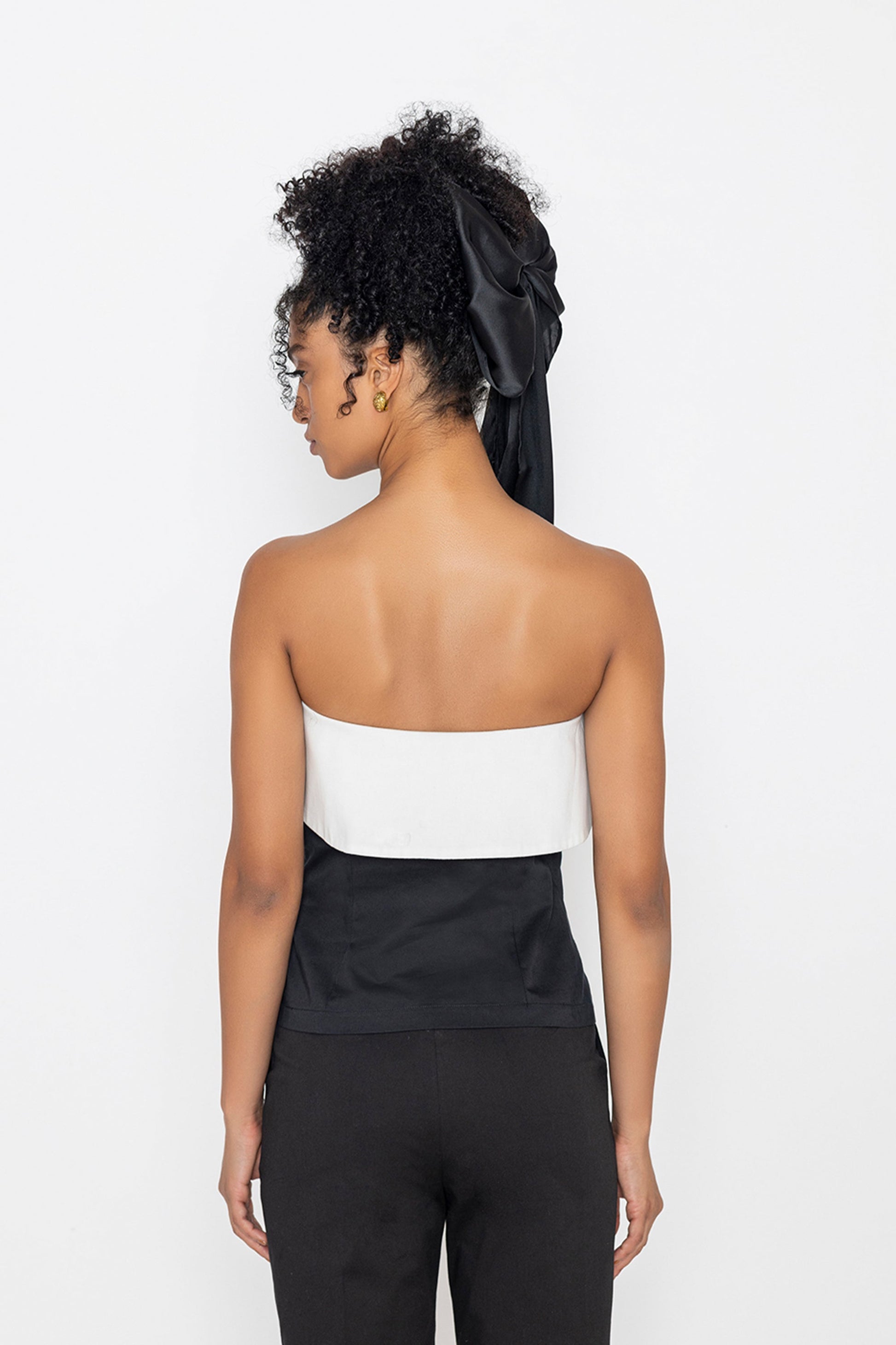 Stylera black swan inspired fashion top strapless black and white design on model back view