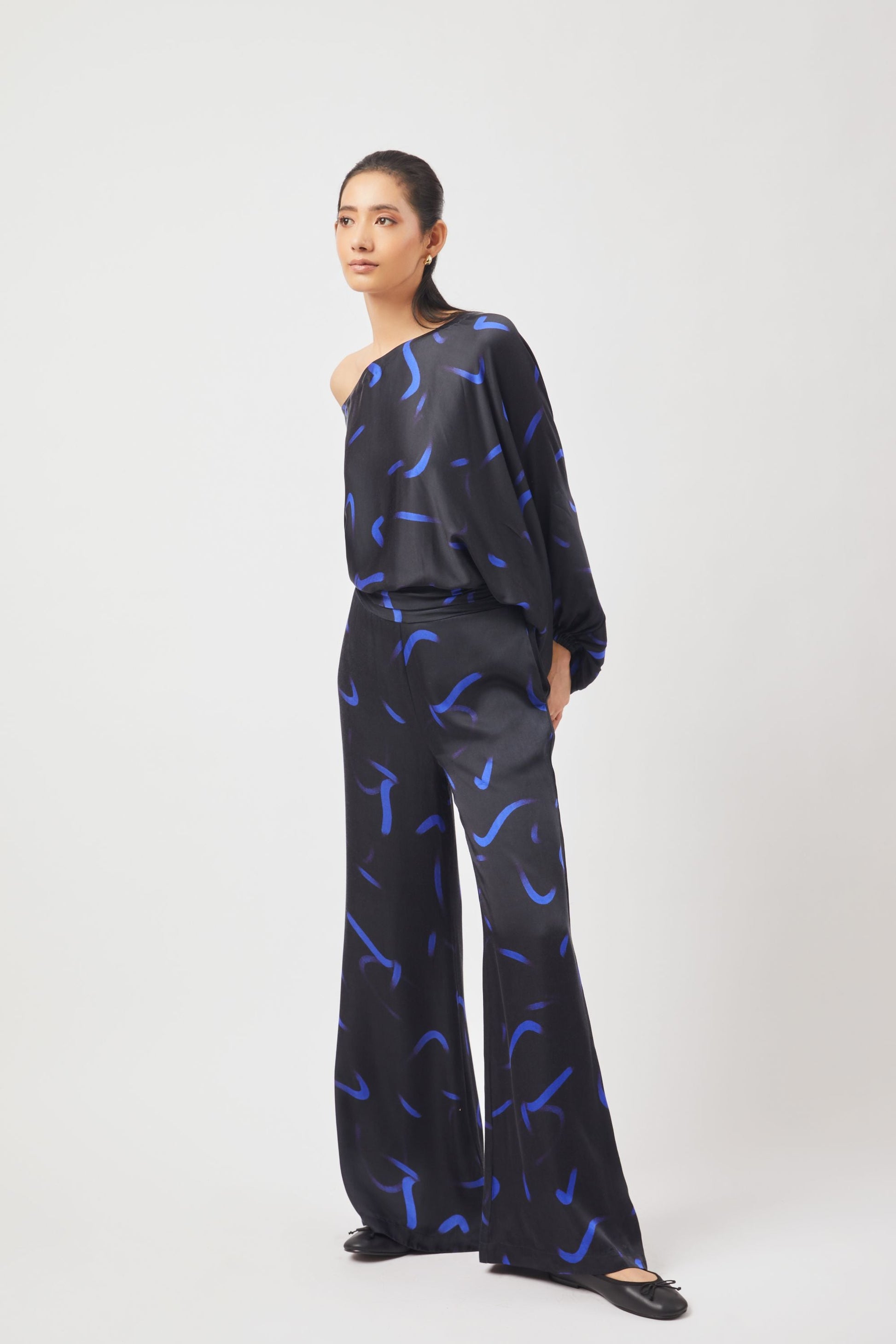 Stylera blue black print two piece set with wide-leg pants and one-shoulder top