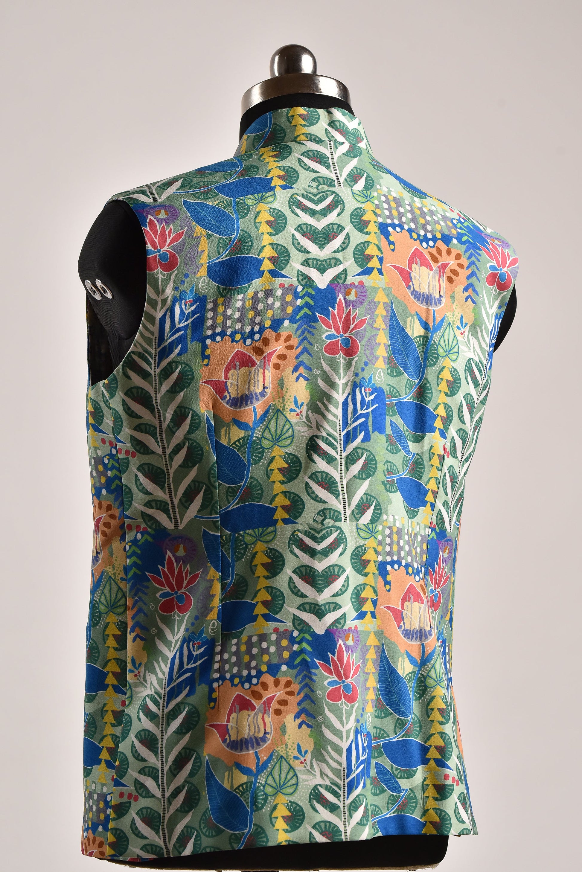 Stylish blue floral bandi for men featuring a vibrant botanical print from Stylera