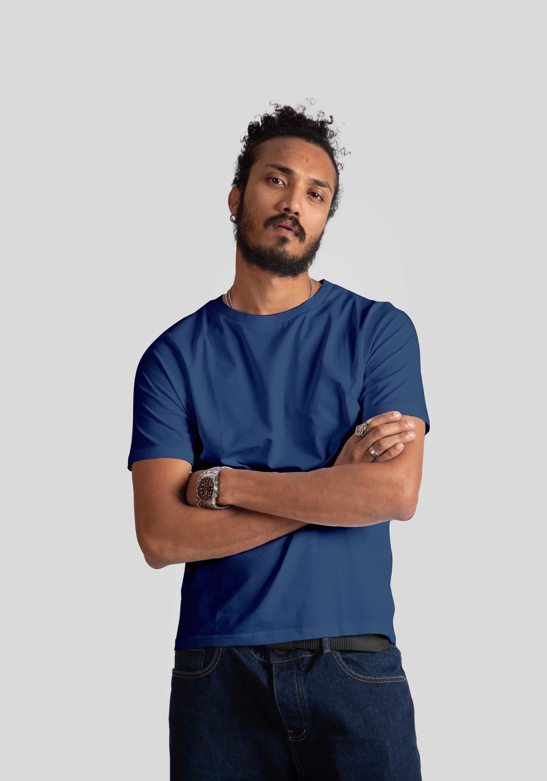 Man wearing a blue jacquard regular fit t-shirt from Stylera with short sleeves and crew neck