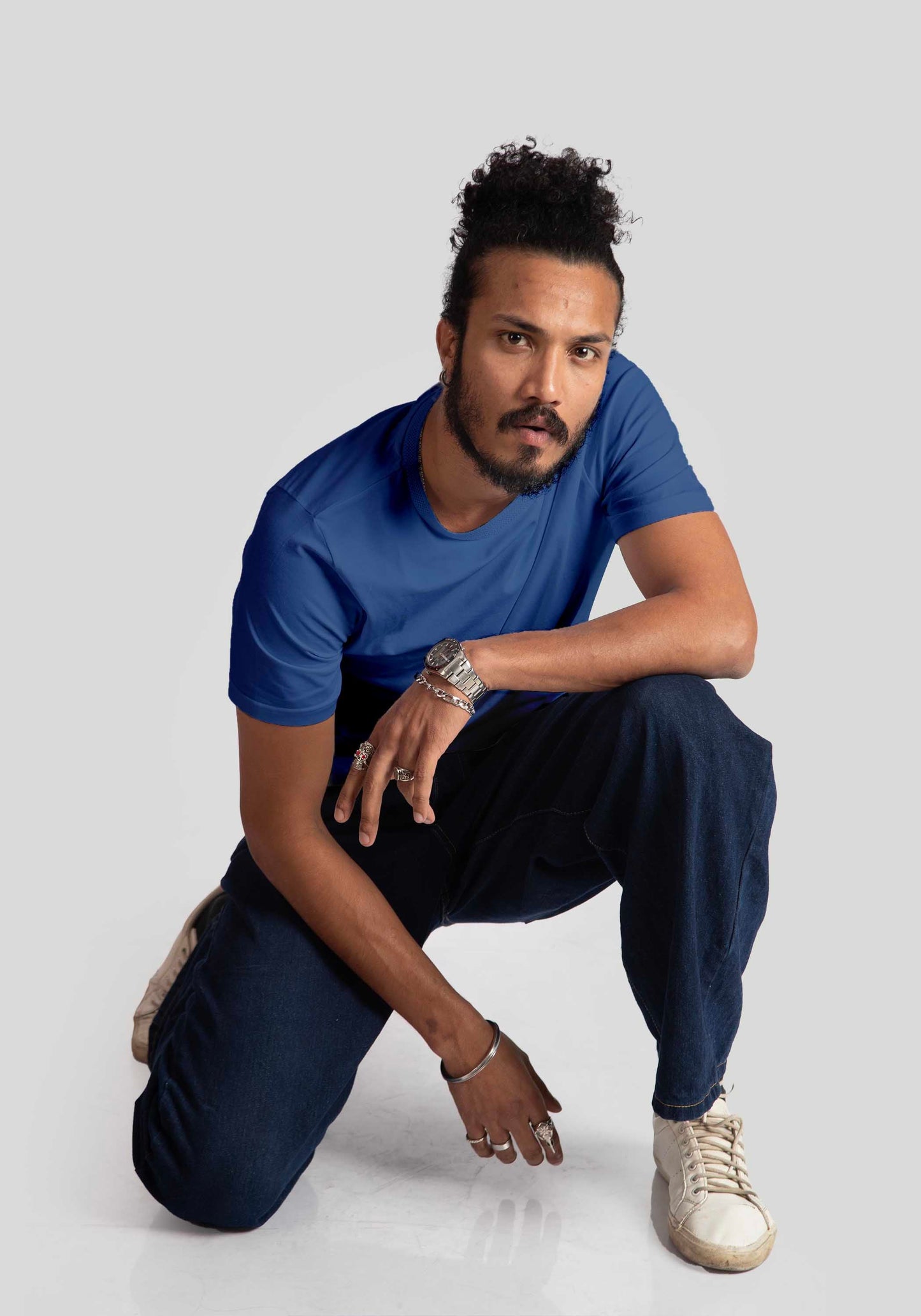 Man wearing blue jacquard regular fit t-shirt by Stylera paired with dark pants and white sneakers