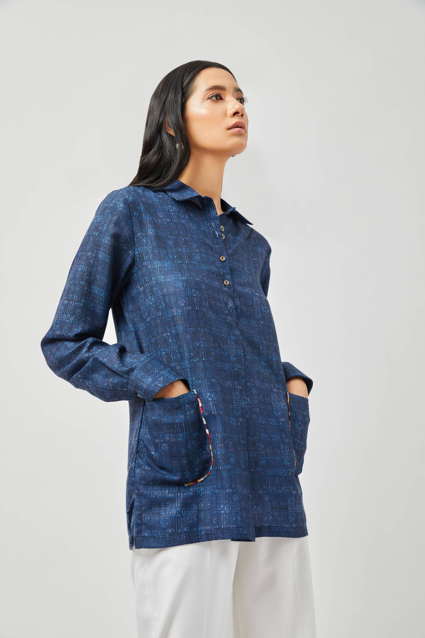 Stylera long sleeve cotton shirt for women in blue with front pockets and button closure