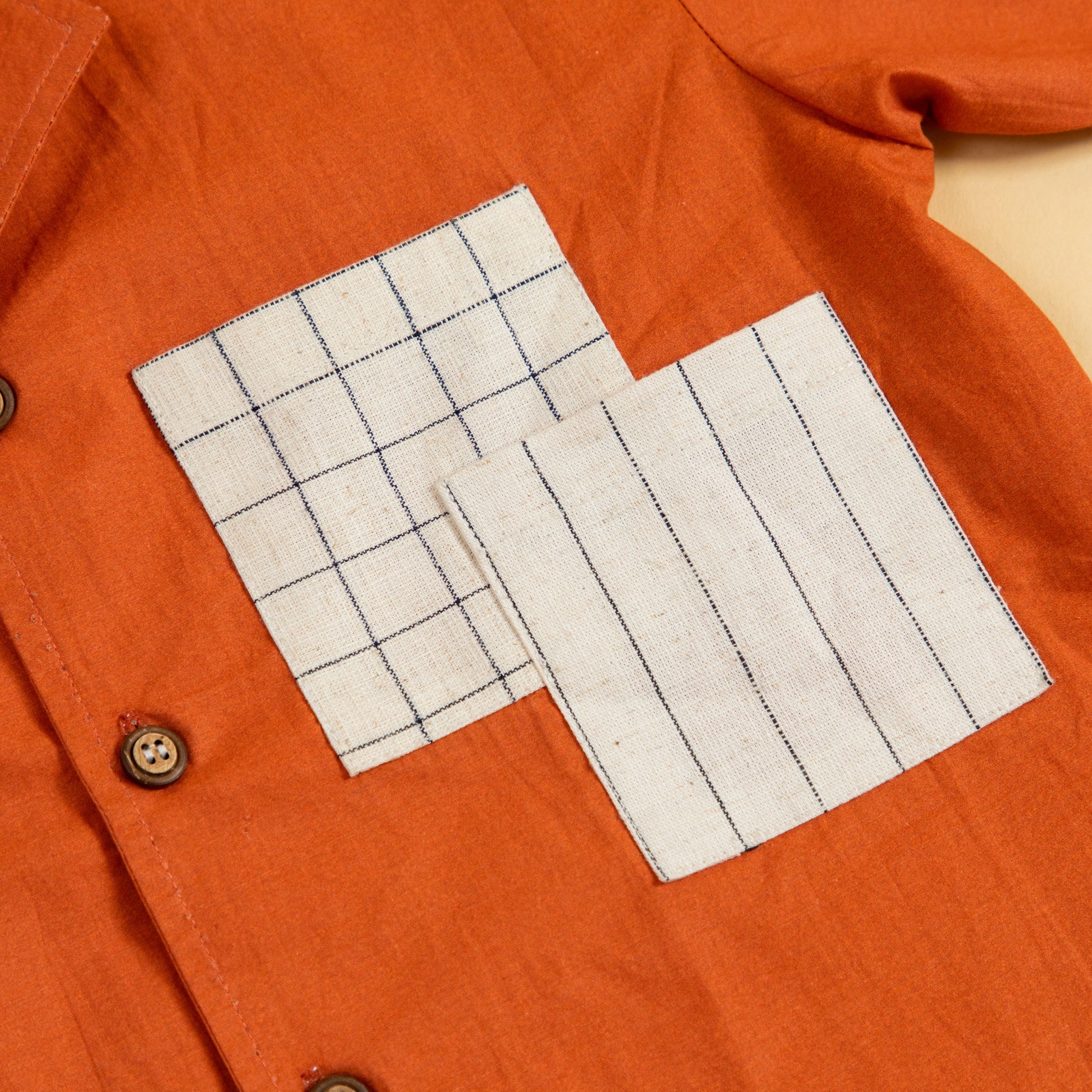Rust-colored Stylera boho charm short sleeve shirt with unique patchwork pockets