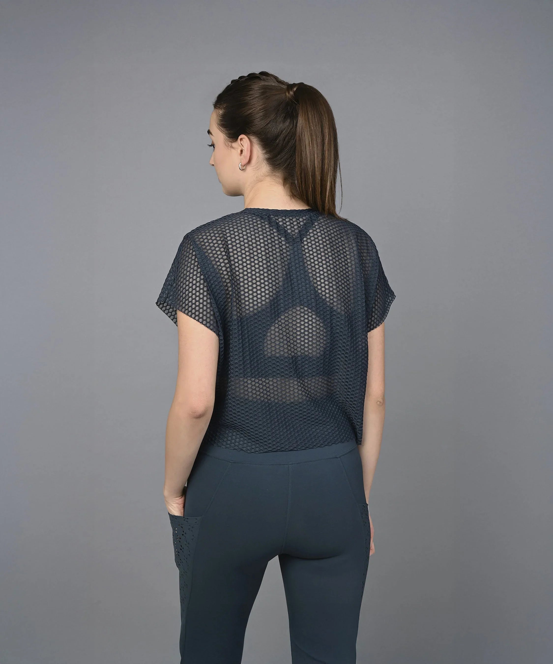 Stylera Active breathable workout top with mesh design for enhanced ventilation during exercise