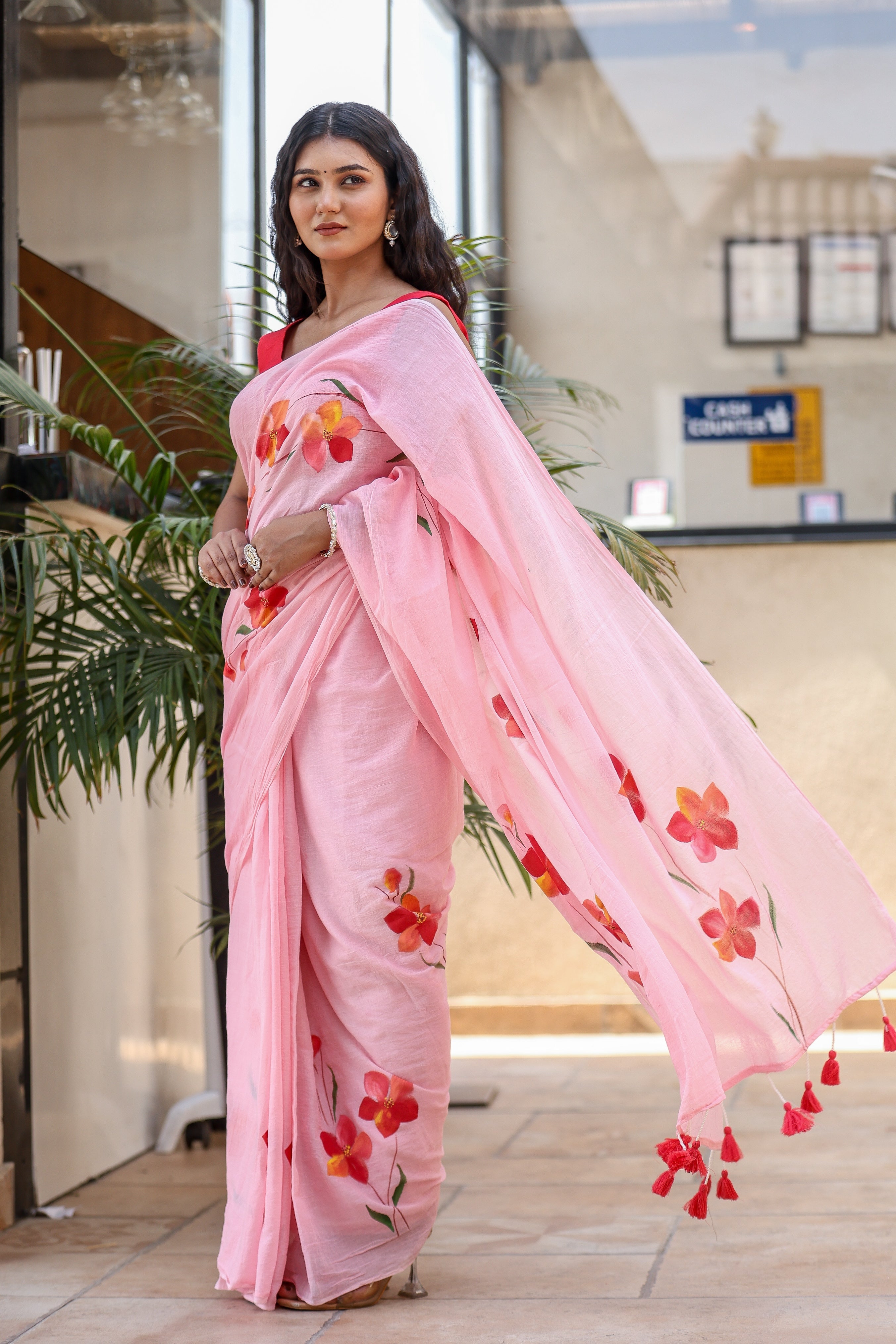 Stylera Trendy Malmal Saree in Pink with Floral Design, perfect for festive occasions - buy trendy malmal saree.