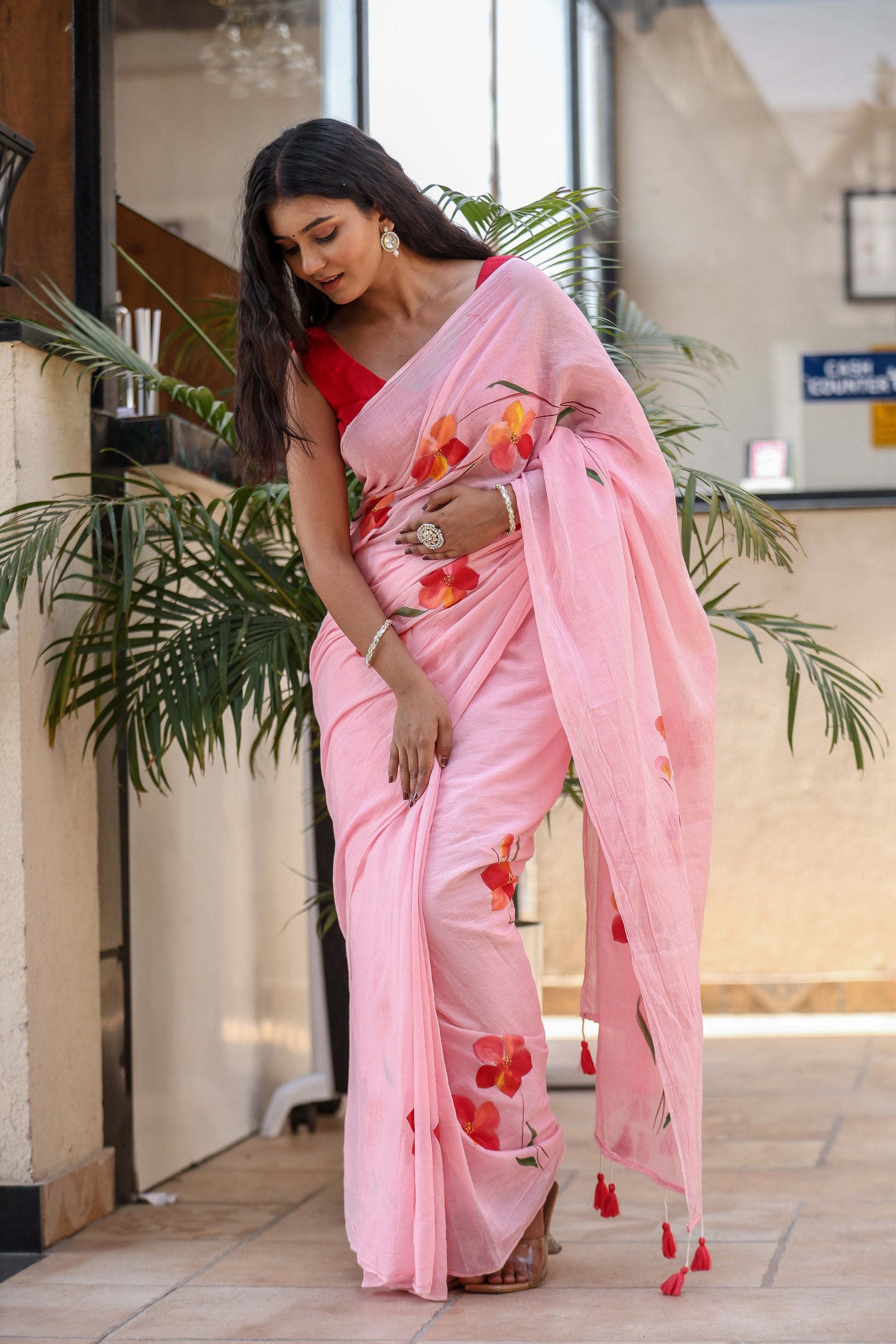 Elegant pink malmal saree with floral design, perfect for any occasion to buy trendy malmal saree