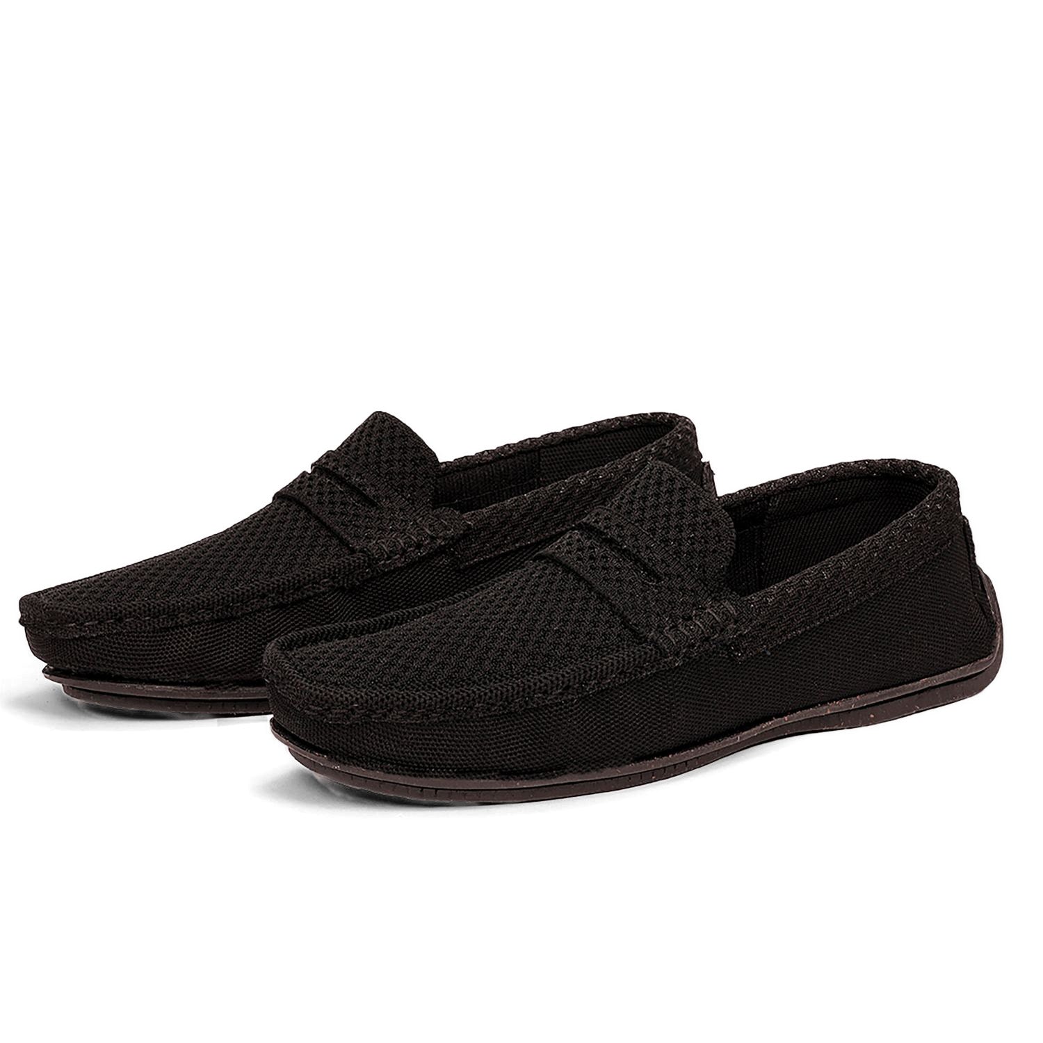 Comfortable casual black loafers for men made of breathable mesh for everyday wear