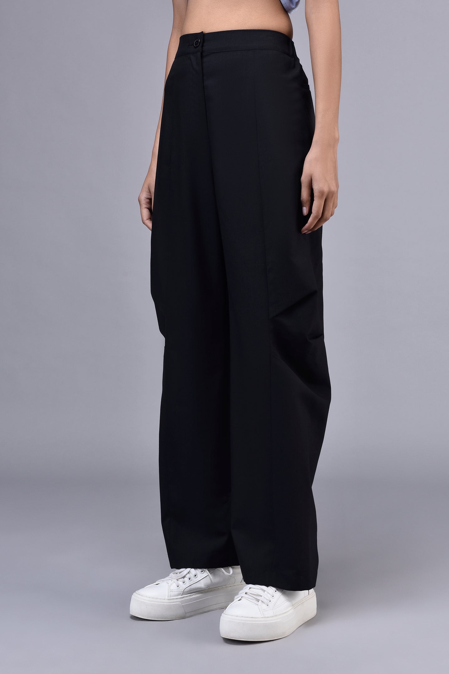Stylera casual black trousers for women wide leg high waist trousers styled with white sneakers