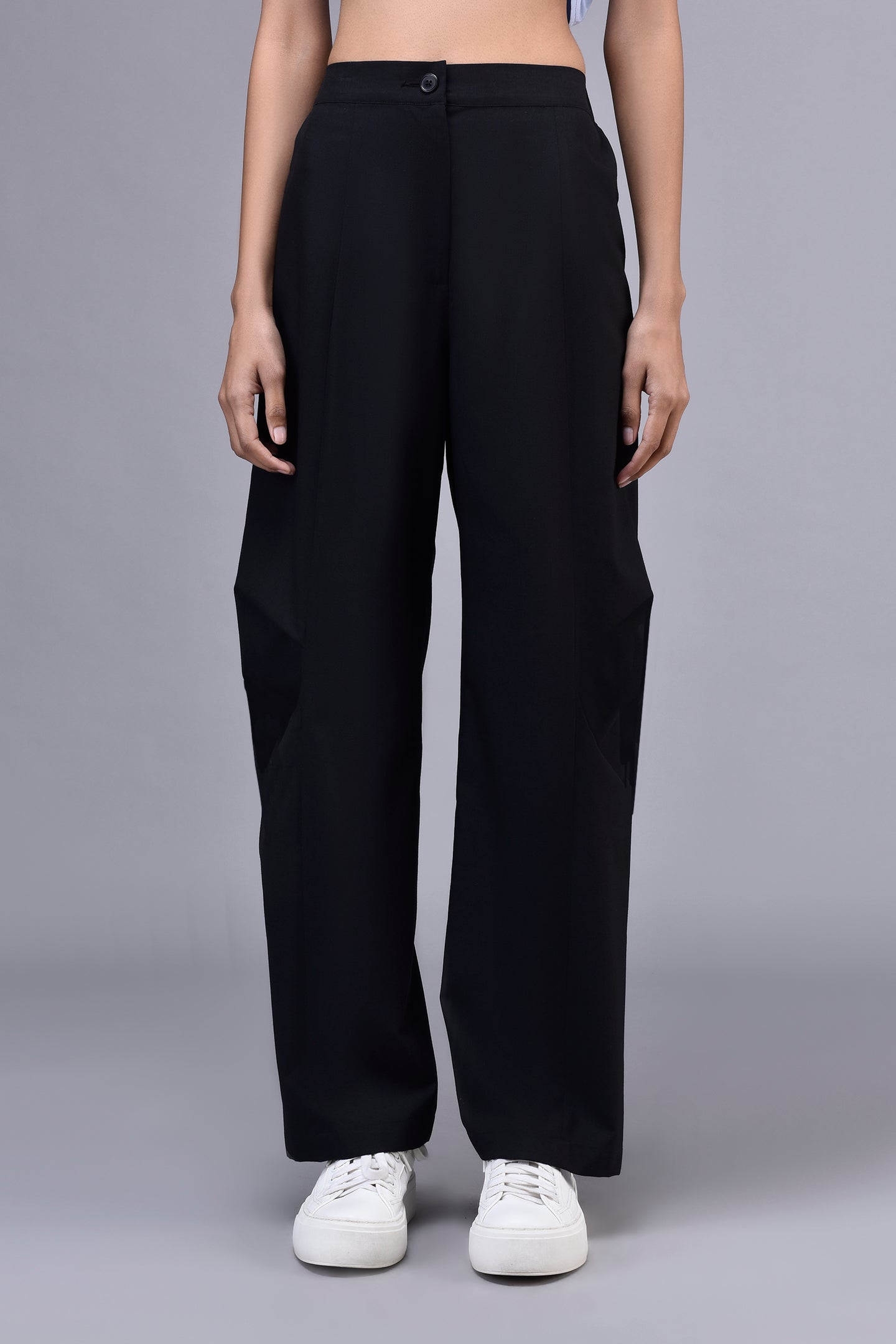 Stylera casual black trousers for women wide leg high waist button closure and side pockets