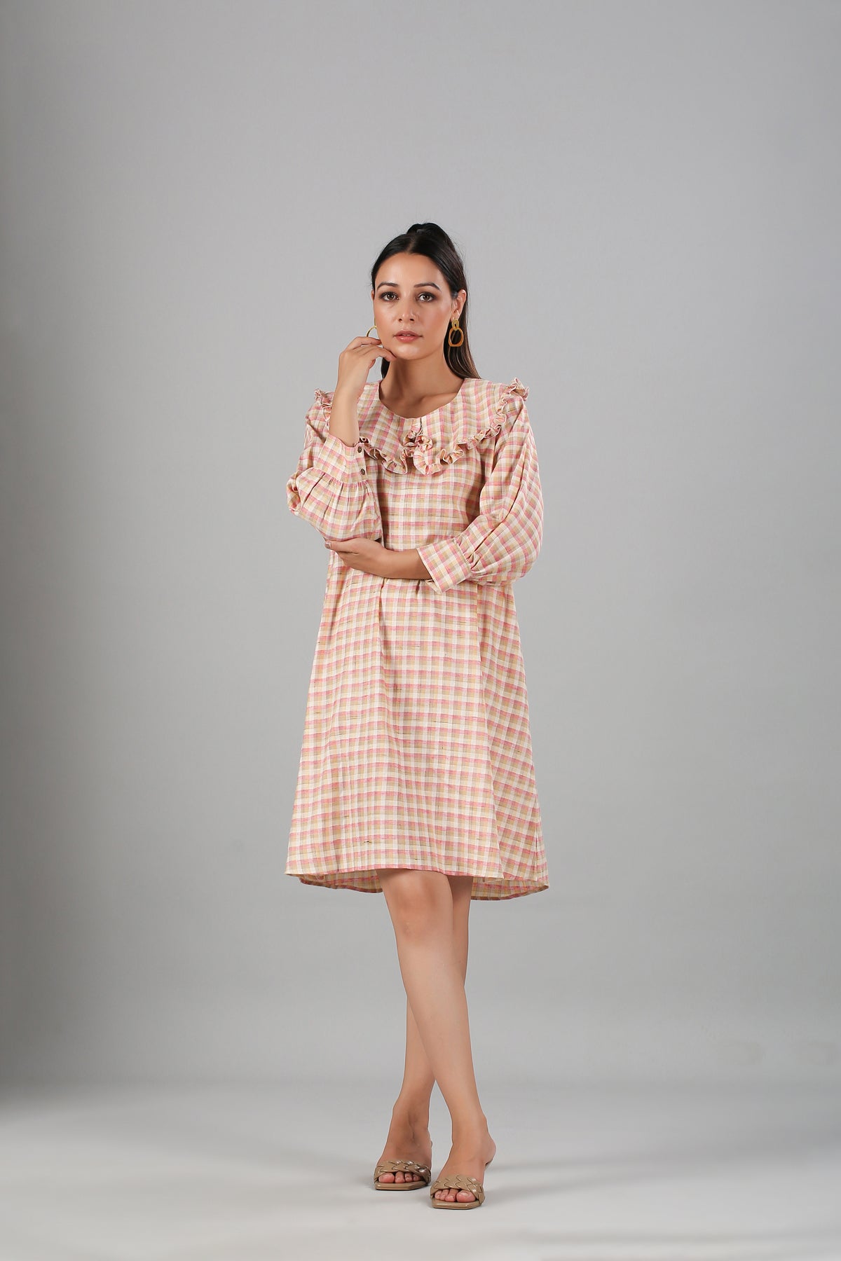 Casual checkered dress for women in pink with ruffled sleeves and a flattering silhouette