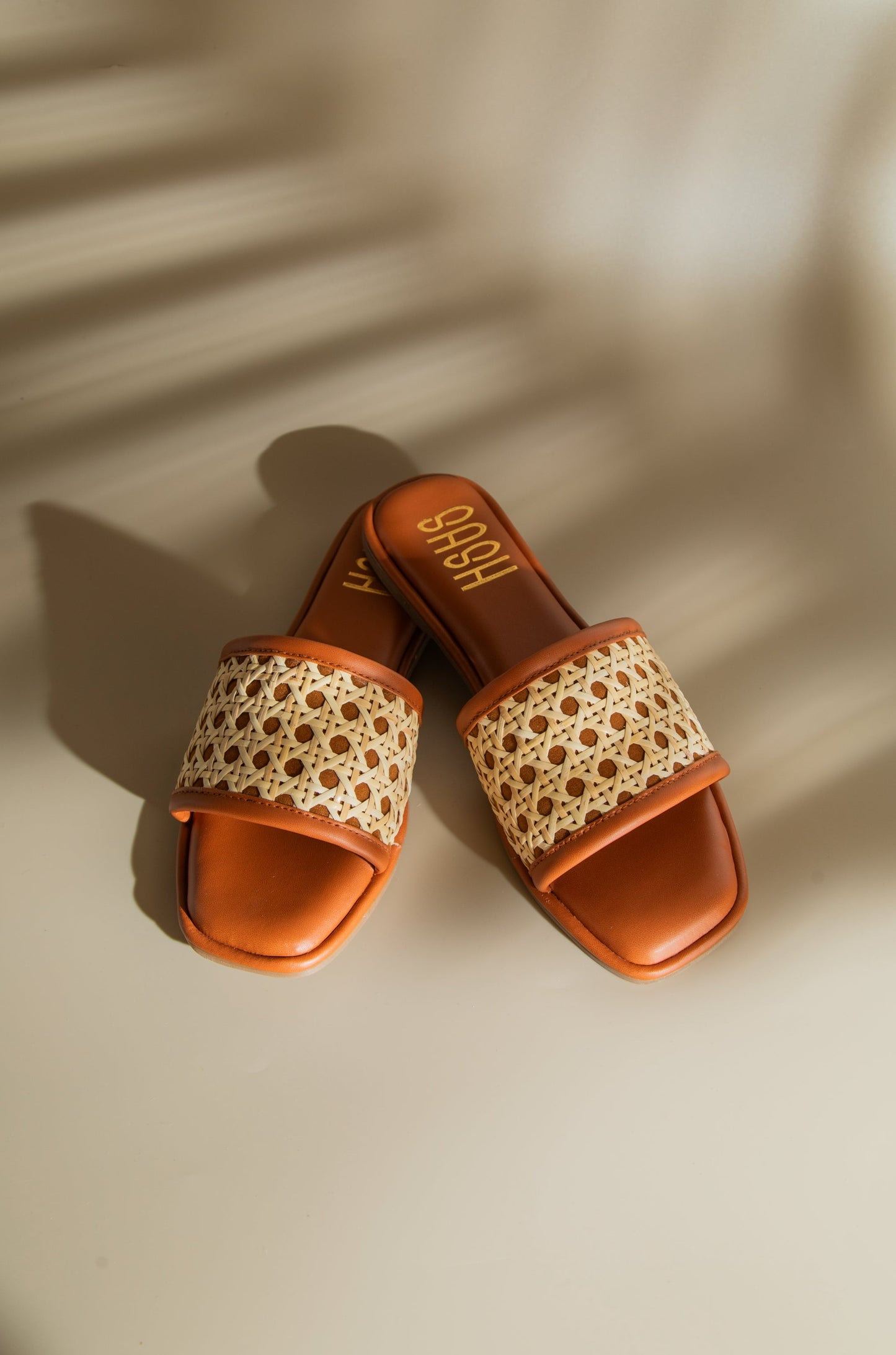 Stylera comfortable casual sandals with woven strap and cushioned brown sole