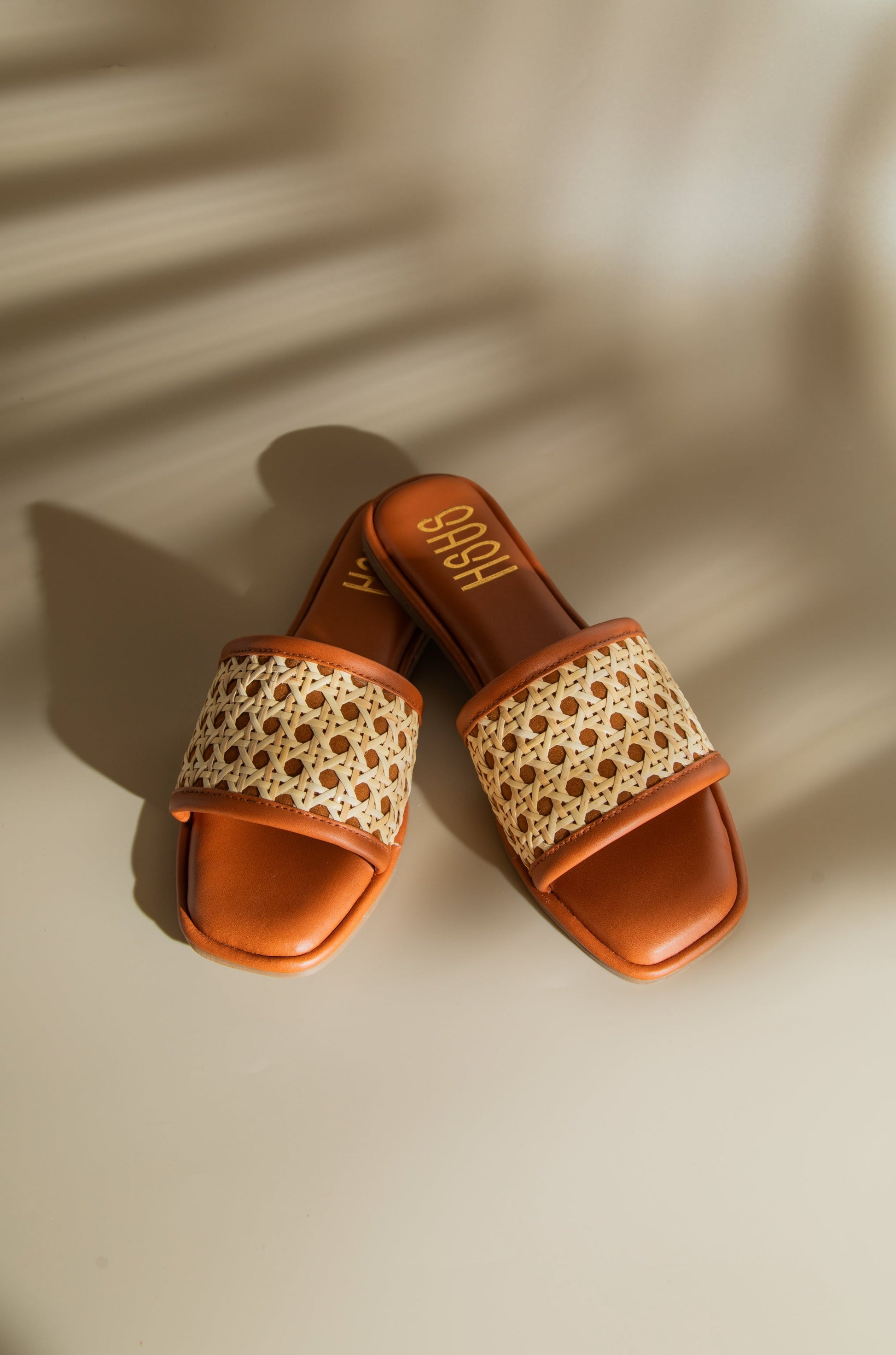 Stylera comfortable casual sandals with woven strap and cushioned brown sole