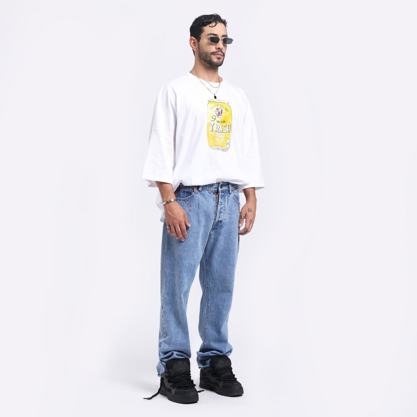 Stylera casual streetwear t-shirt featuring a unique graphic design paired with baggy jeans