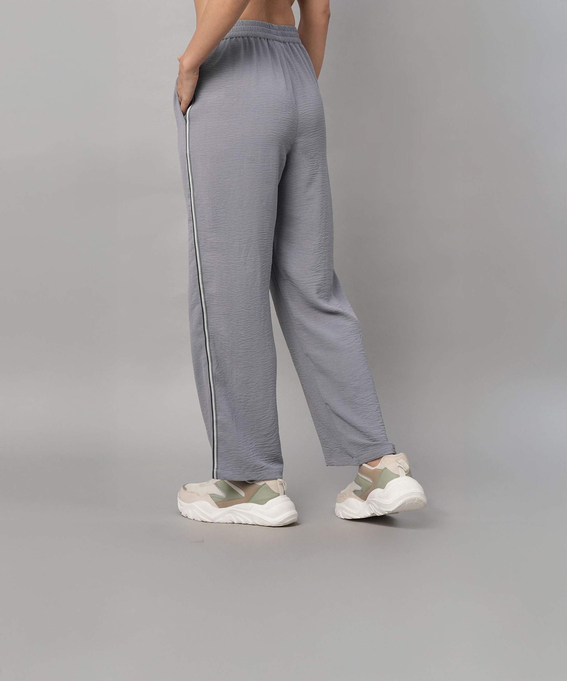 Comfortable gray casual two piece outfit for women featuring stylish wide-leg pants
