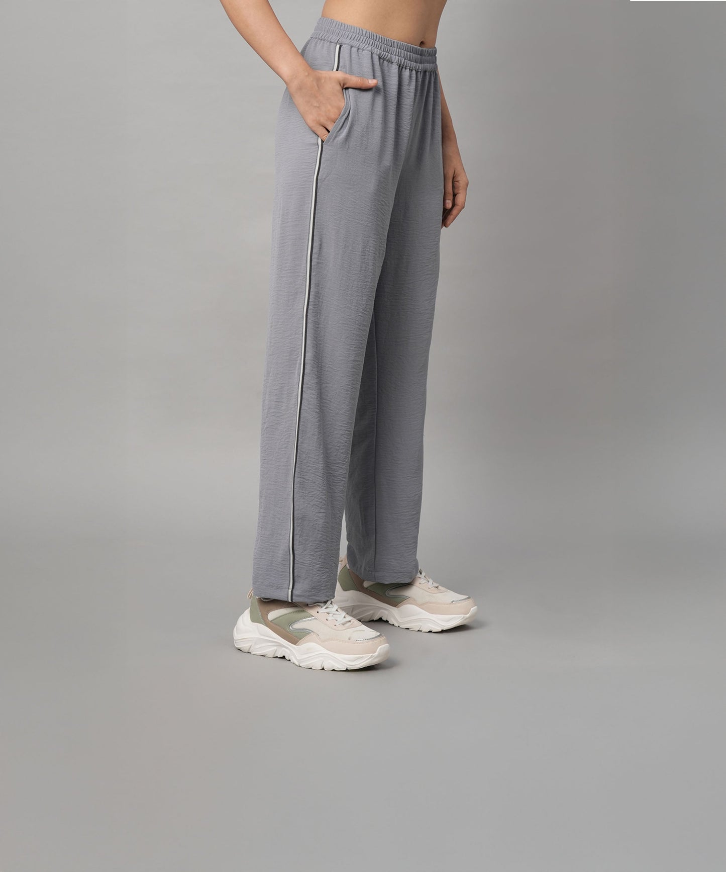Stylera casual two piece outfit for women featuring comfortable gray pants with pockets