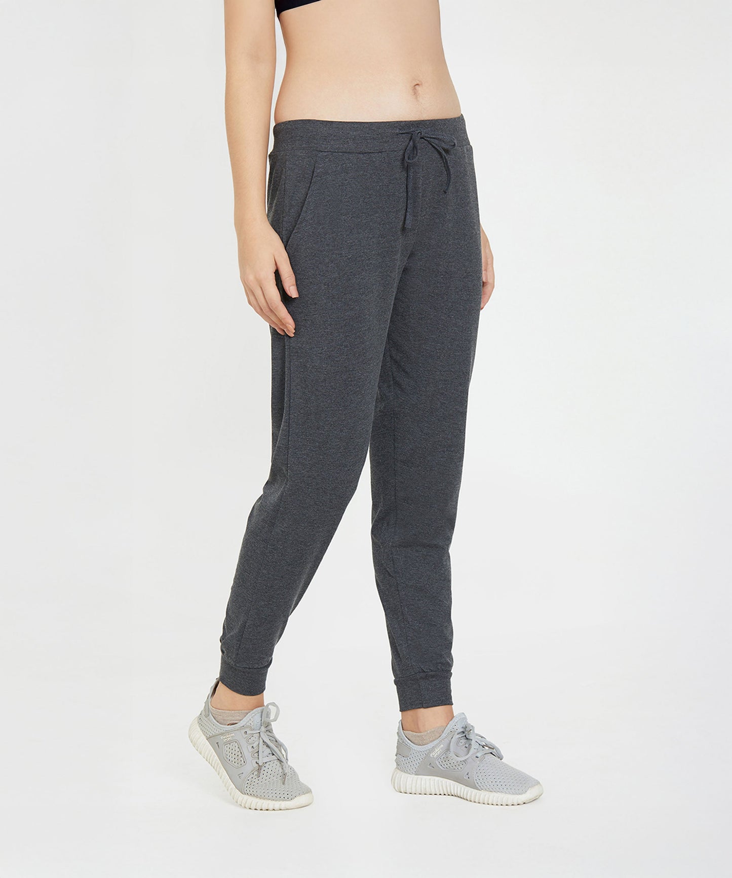Stylera comfortable athletic joggers in dark gray with an elastic waistband and side pockets