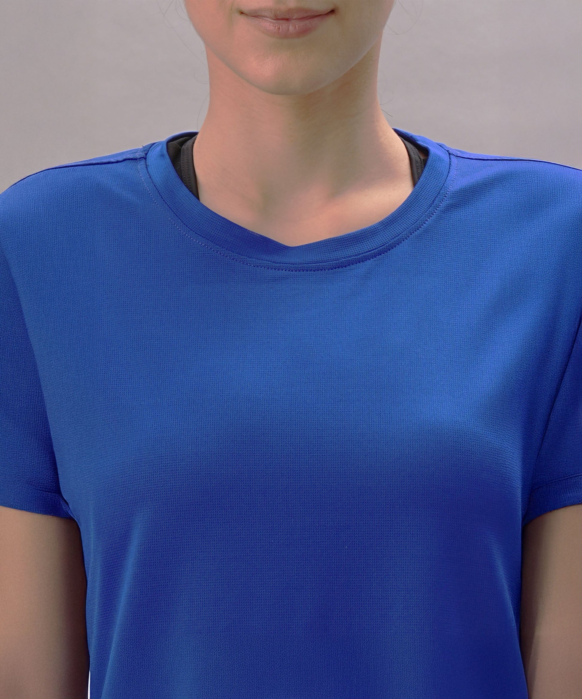 Comfortable workout t-shirt blue for active wear with a relaxed fit and breathable fabric