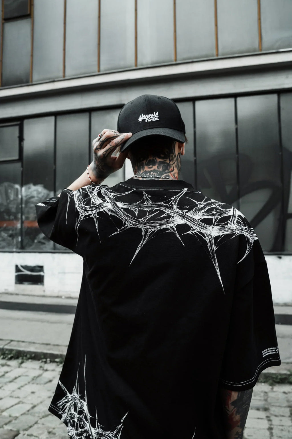 Close-up of the high-resolution, flat screen-printed thorn graphic on the dark graphic tee men.