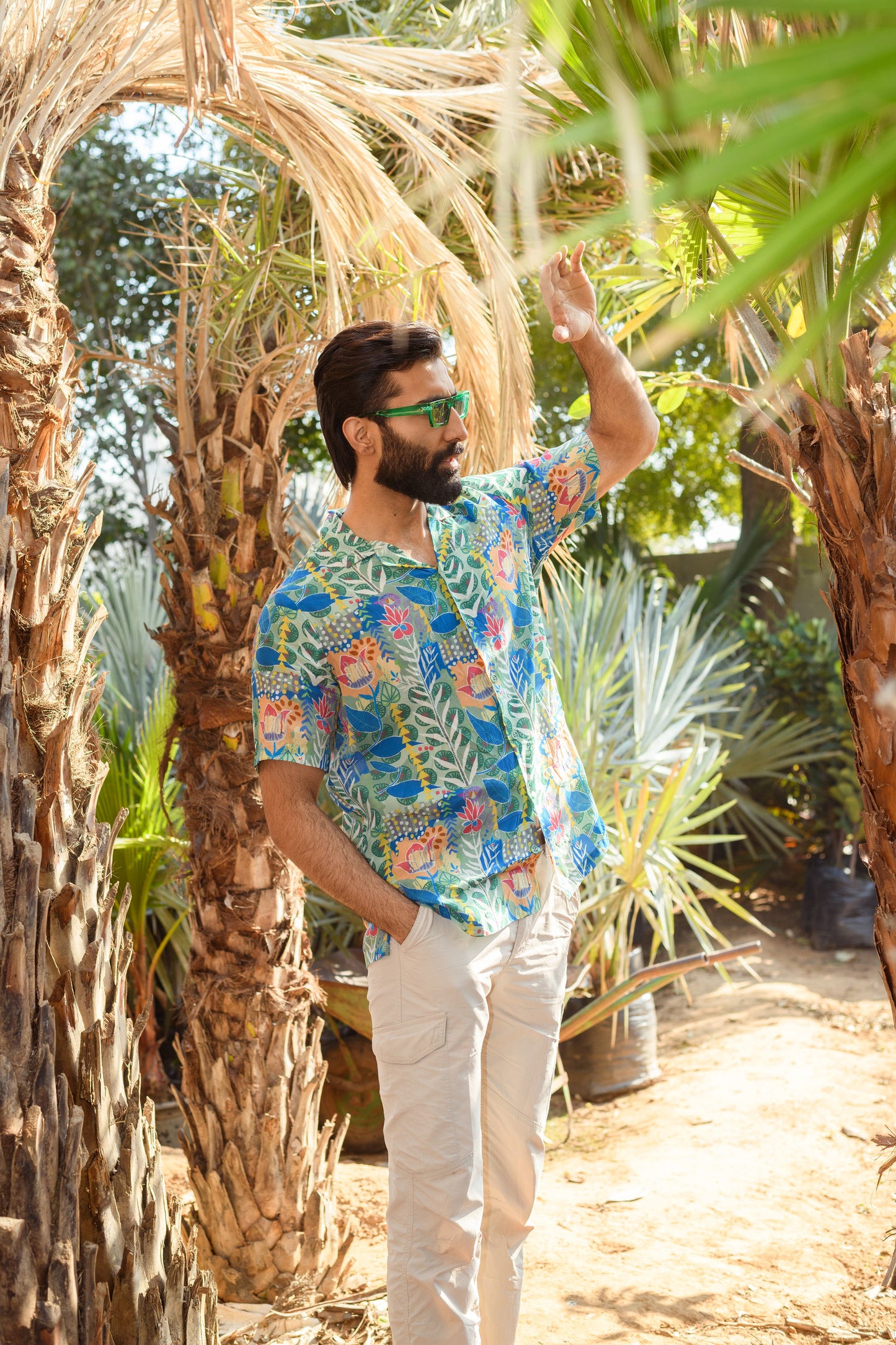 Stylera floral short sleeve casual shirt in vibrant colors for a relaxed summer look