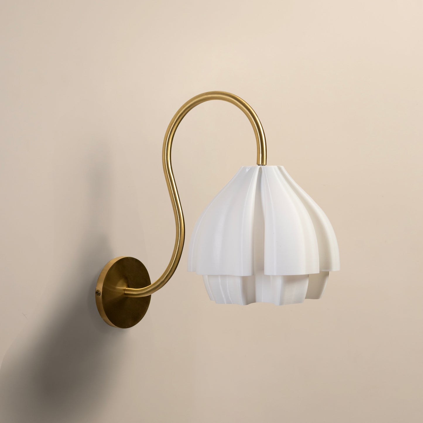 Sozori flower shaped wall light fixture with elegant design and curved arm for stylish illumination