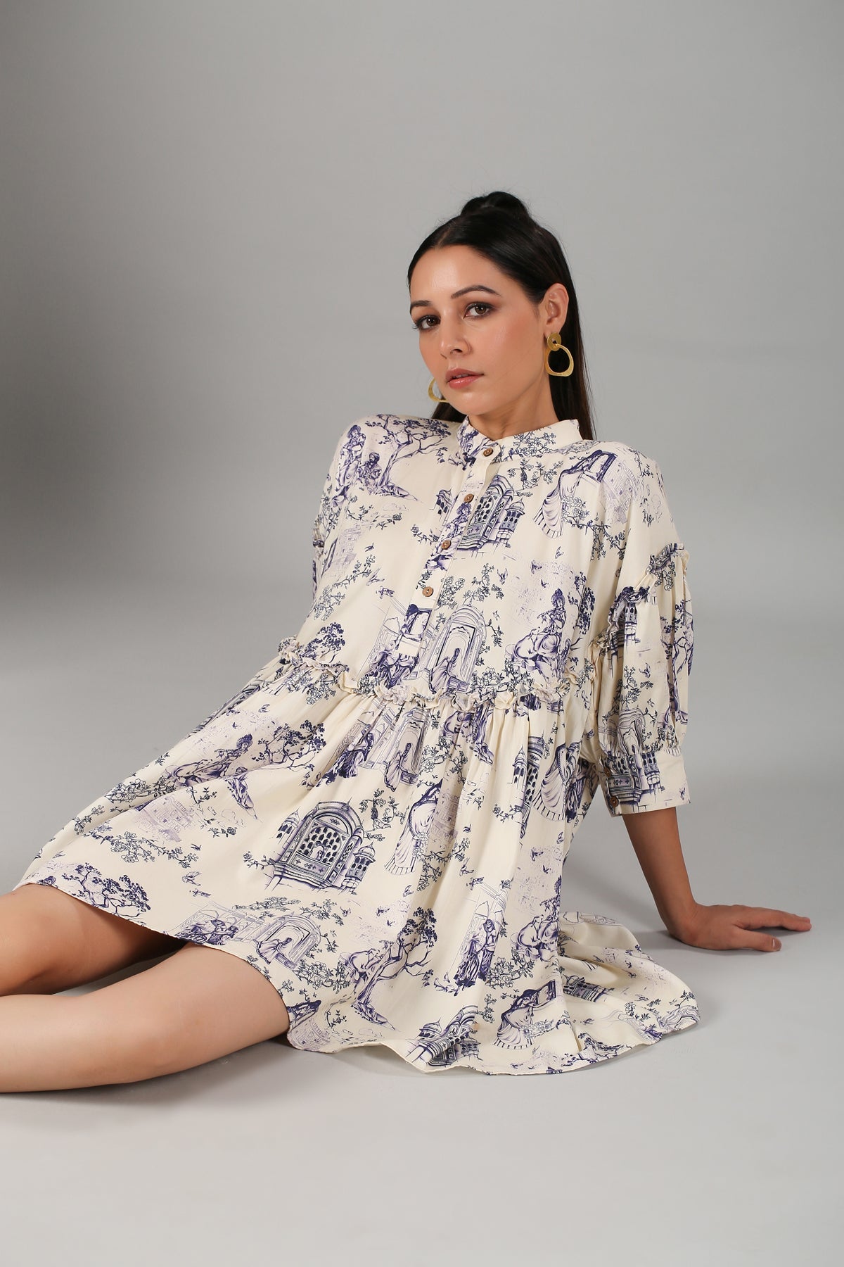 Stylera flowy casual short sleeve dress in cream with detailed print, perfect for effortless style