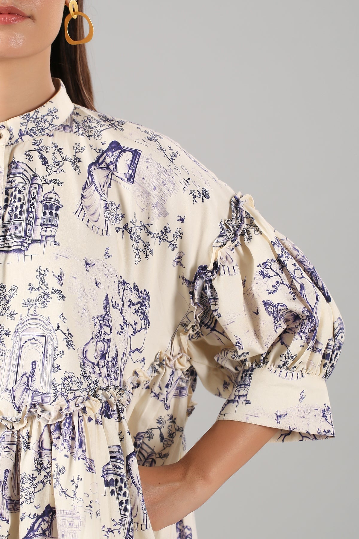Stylera flowy casual short sleeve dress in beige with artistic print and puff sleeves