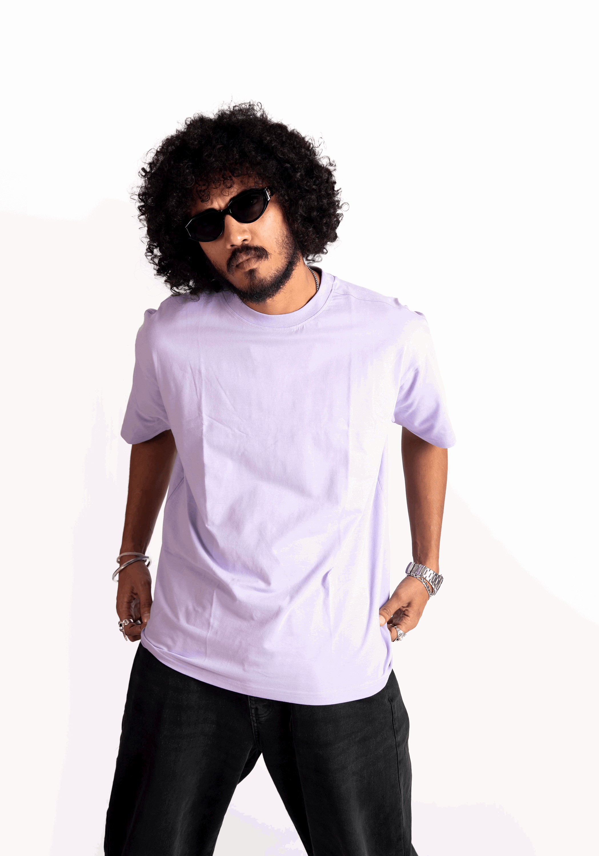 Stylera lavender oversized t-shirt worn by male model with sunglasses and black pants