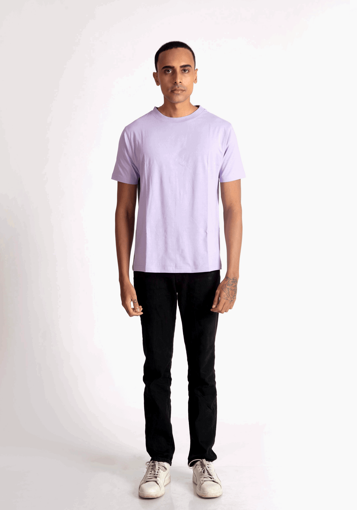 Stylera lavender t-shirt for men paired with black pants and white sneakers