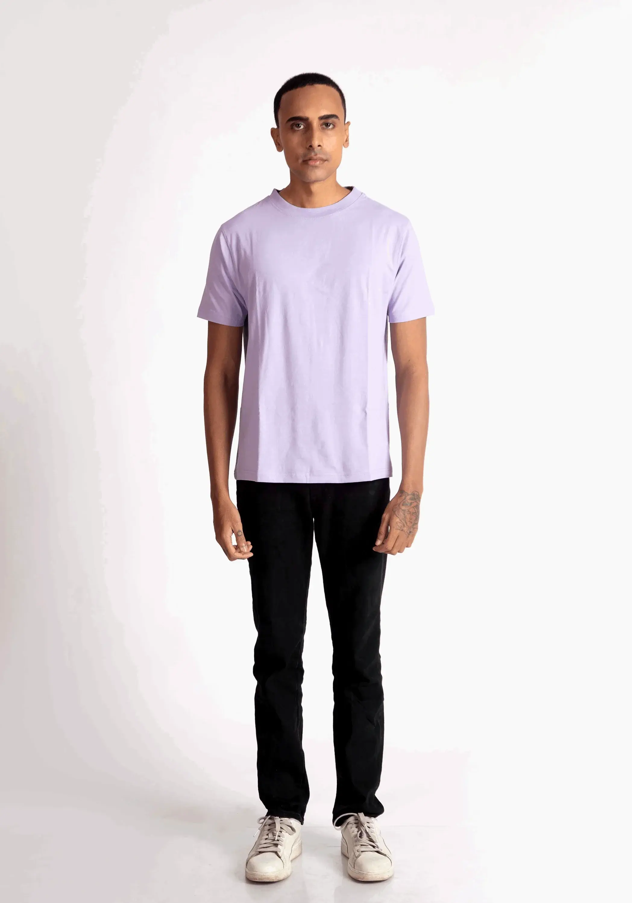 Stylera lavender t-shirt for men paired with black pants and white sneakers