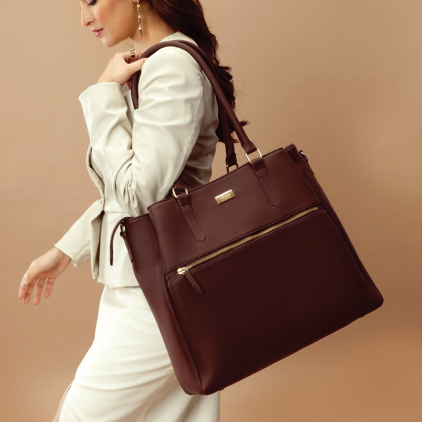 Stylish leather work tote with zipper in brown, ideal for professional and everyday use.