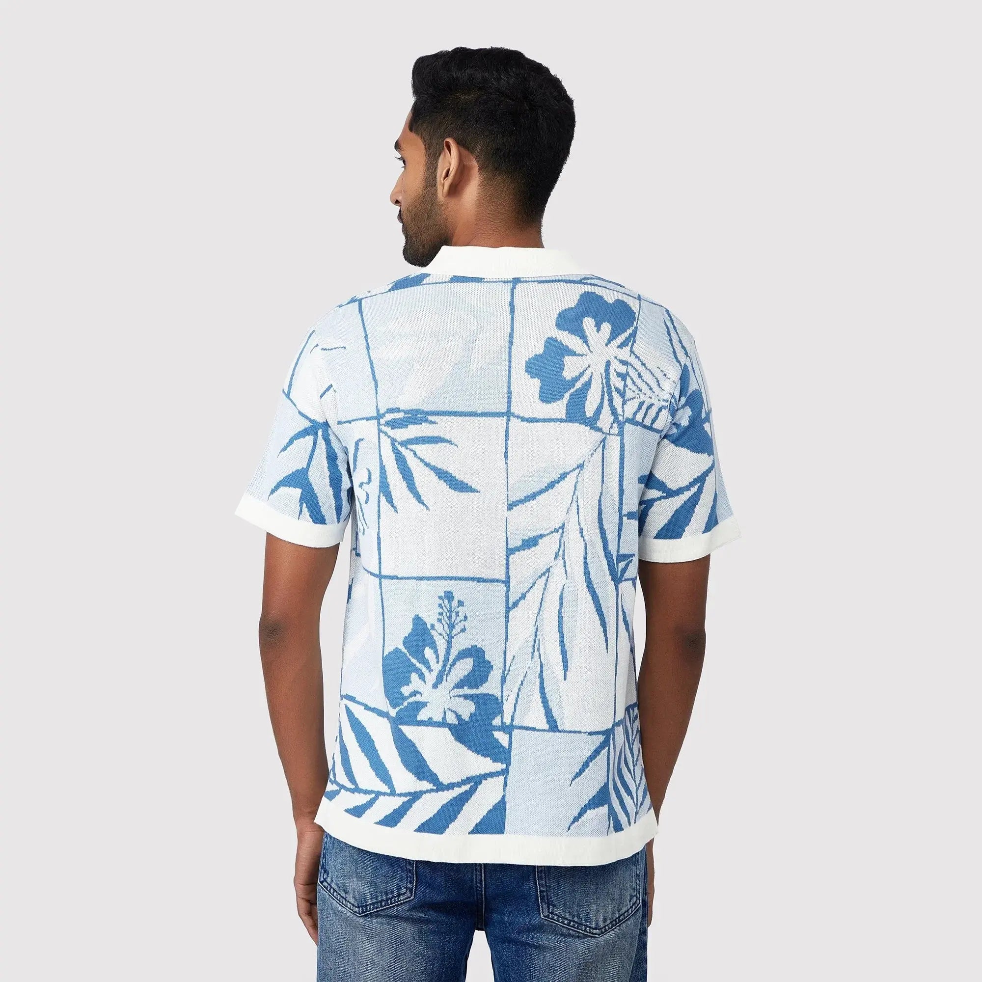 Men's lightweight beachwear shirt with a blue floral pattern, perfect for summer outings