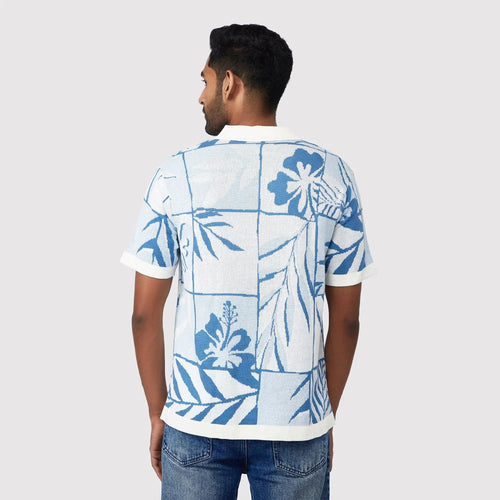 Men's lightweight beachwear shirt with a blue floral pattern, perfect for summer outings
