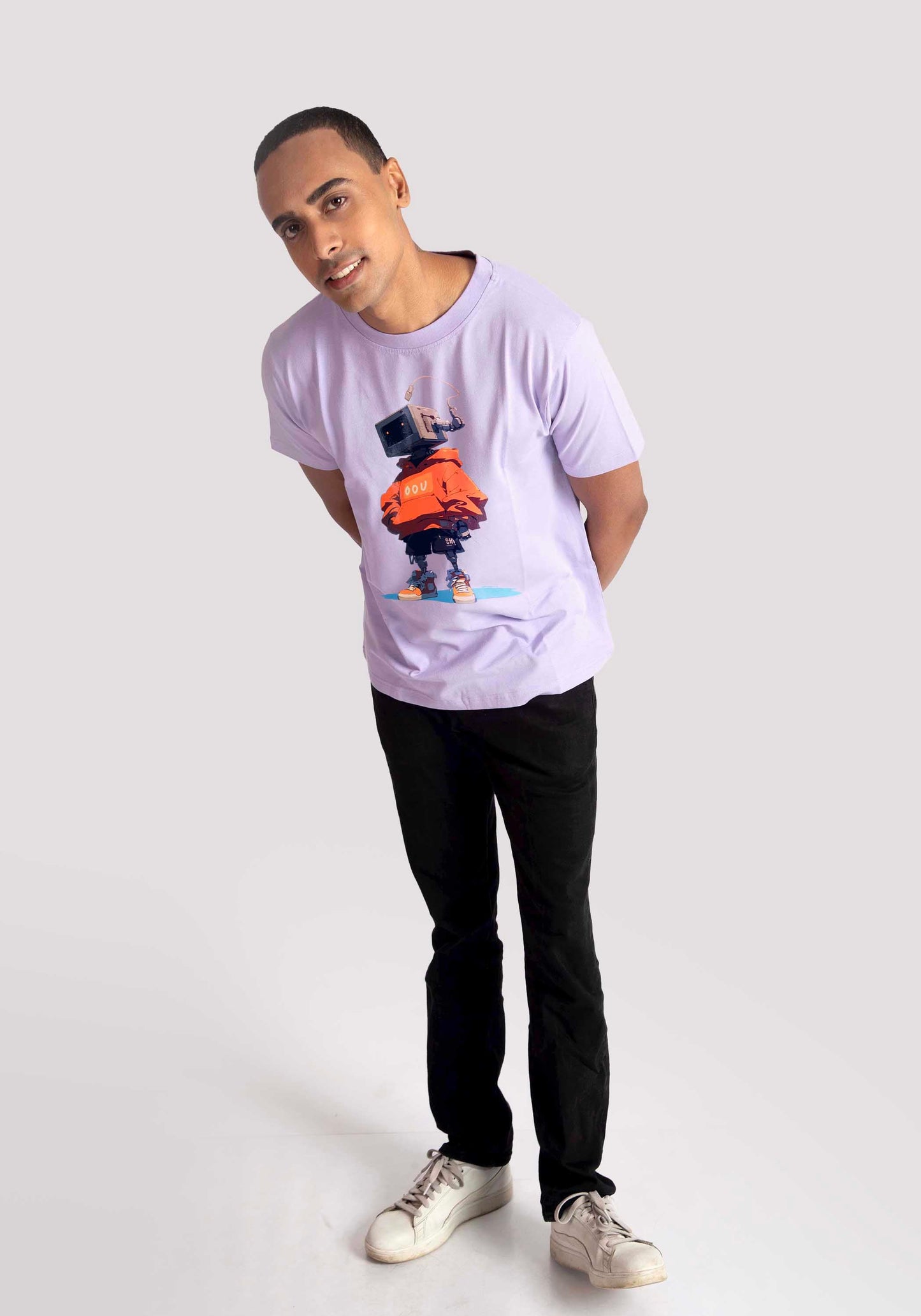 Stylera men's regular fit trendy t-shirt in light purple with graphic design worn with black pants and white sneakers