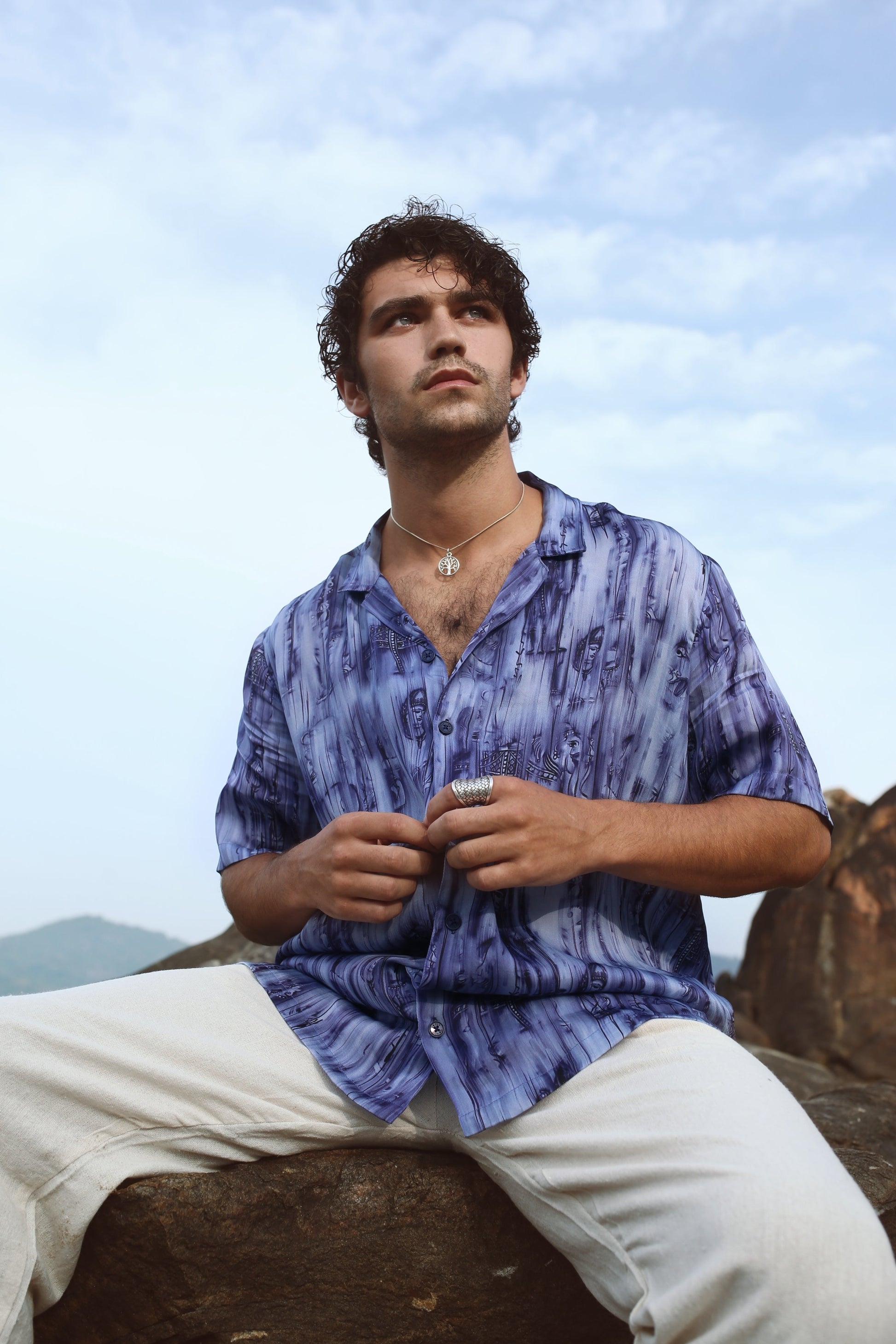 Men's abstract blue oversize shirt by Stylera for a casual and stylish look
