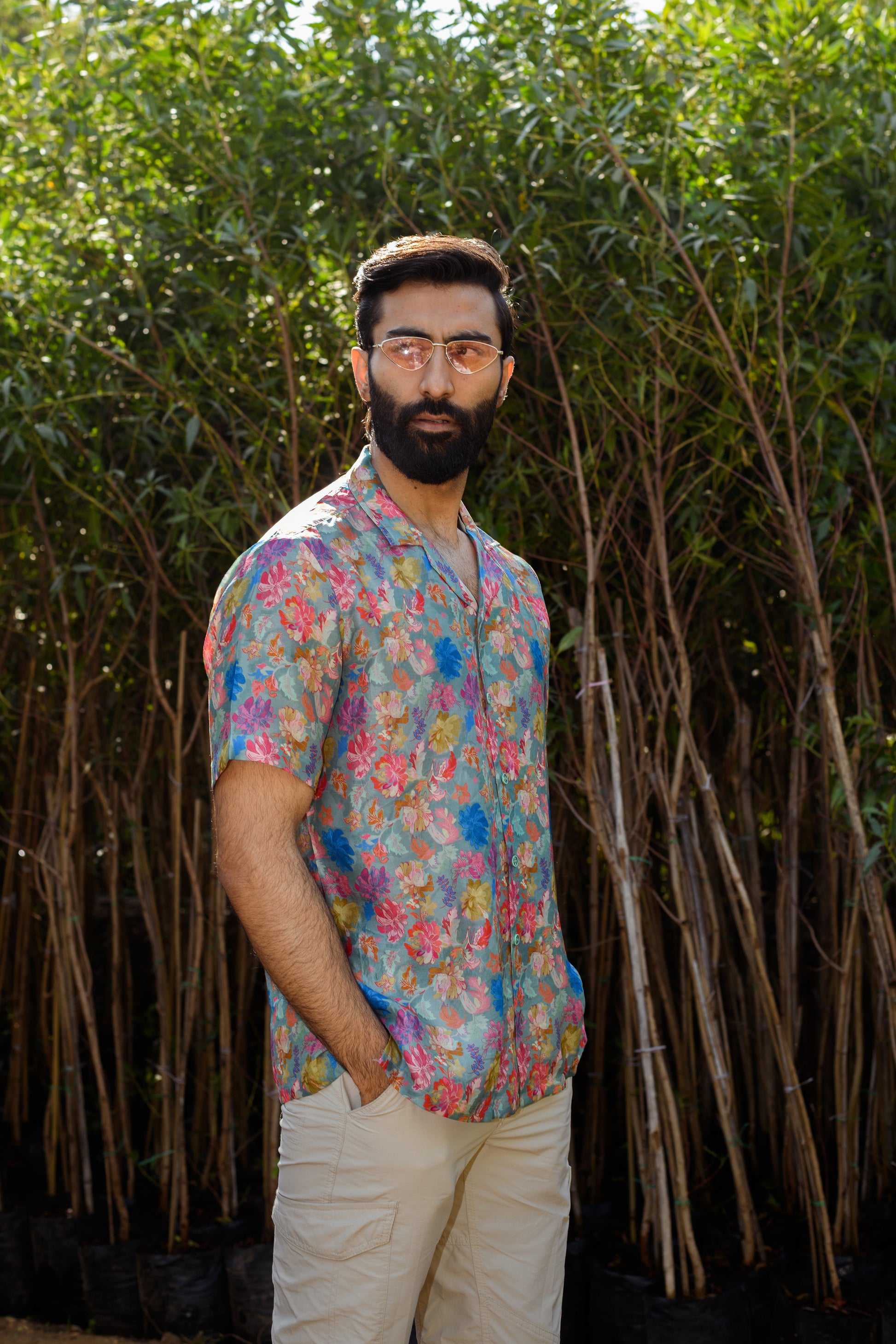 Stylera men's floral Hawaiian shirt in vibrant colors, perfect for casual summer outings