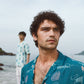 Men's oversized beach shirt by Stylera with tropical patterns, perfect for summer outings by the sea