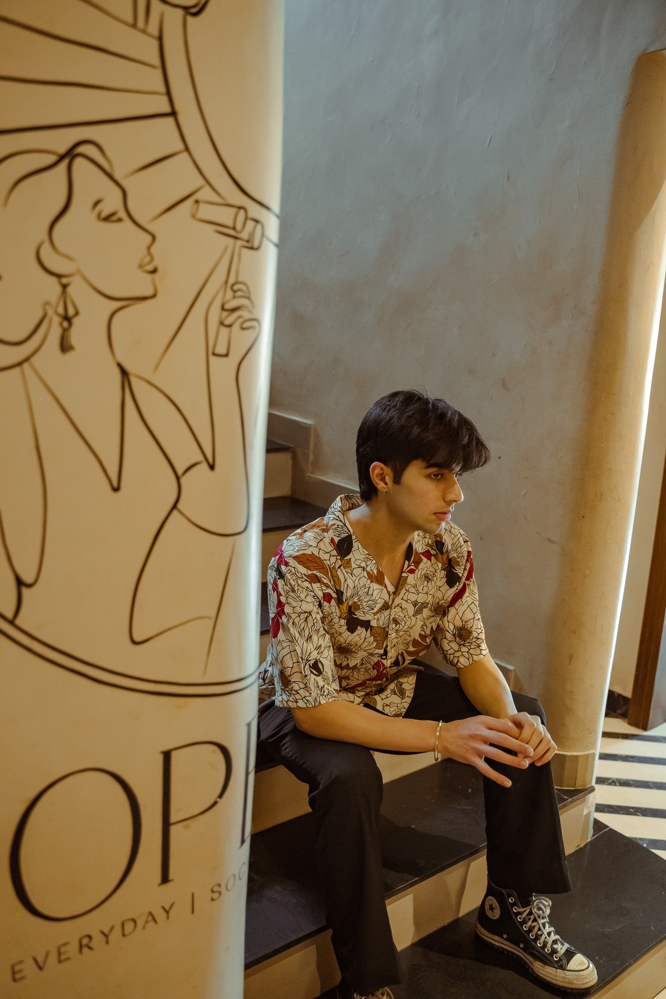 Men's oversized floral shirt by Stylera with vibrant patterns for a stylish look