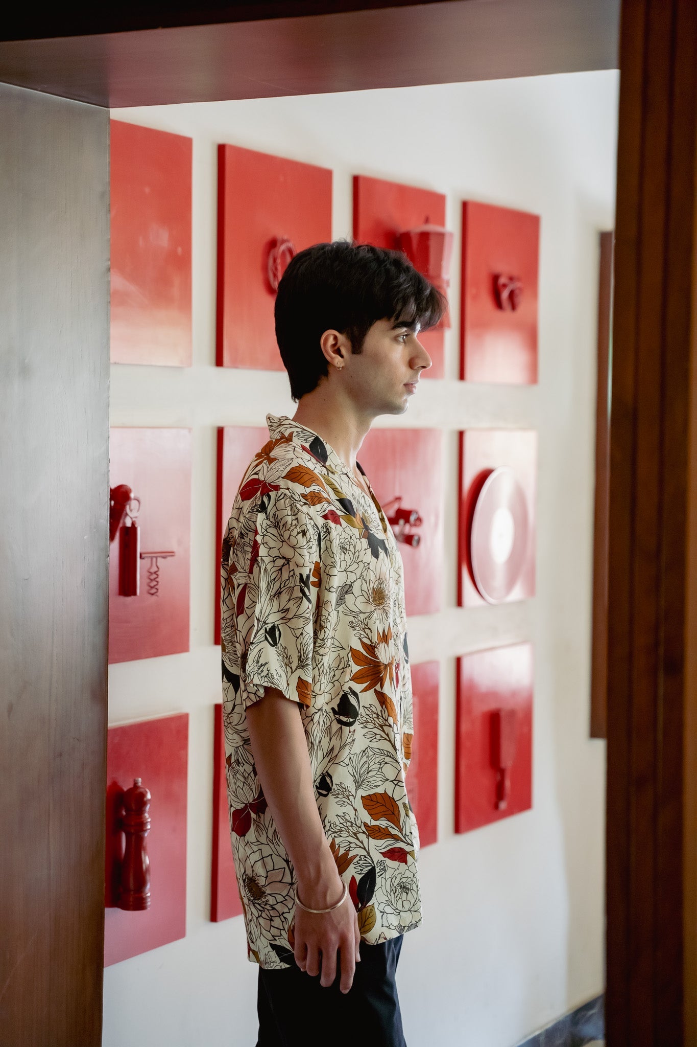 Men's oversized floral shirt by Stylera featuring a vibrant floral design.