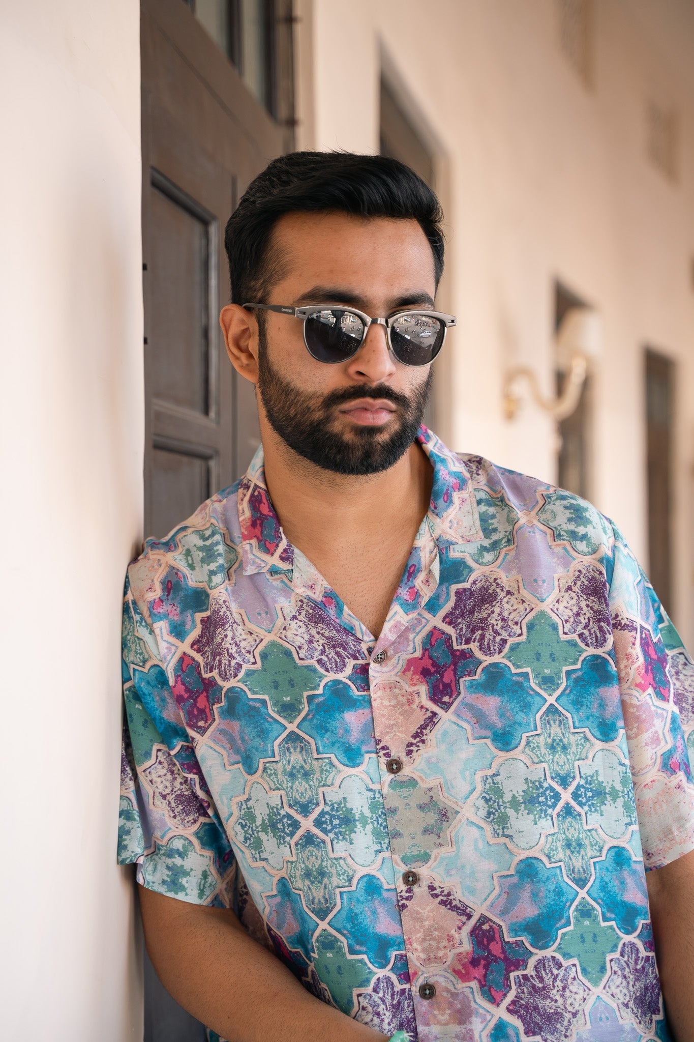 Men's oversized patterned shirt by Stylera with vibrant colors and relaxed fit for casual style