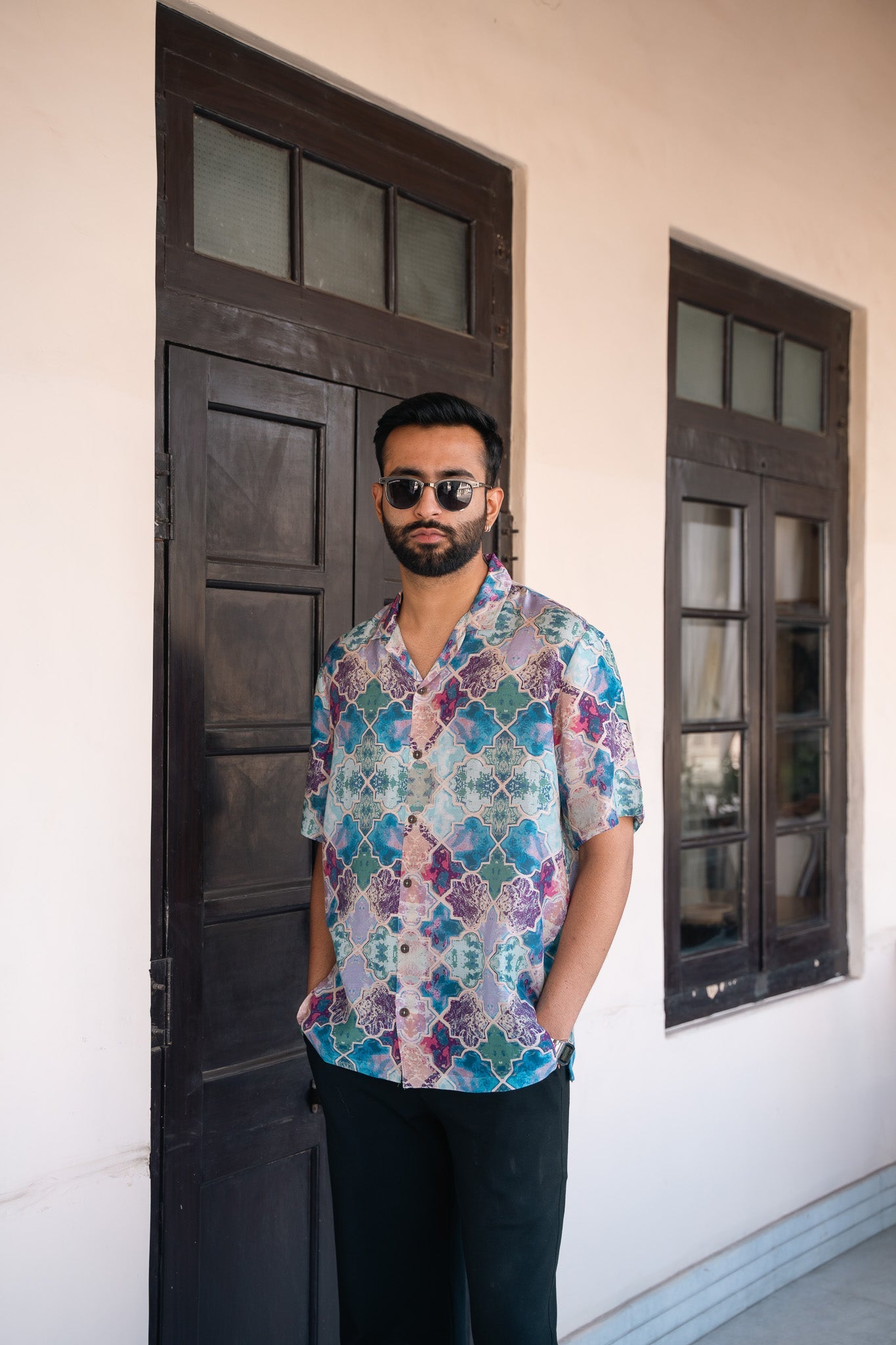 Men's oversized patterned shirt from Stylera - with vibrant colors and relaxed fit